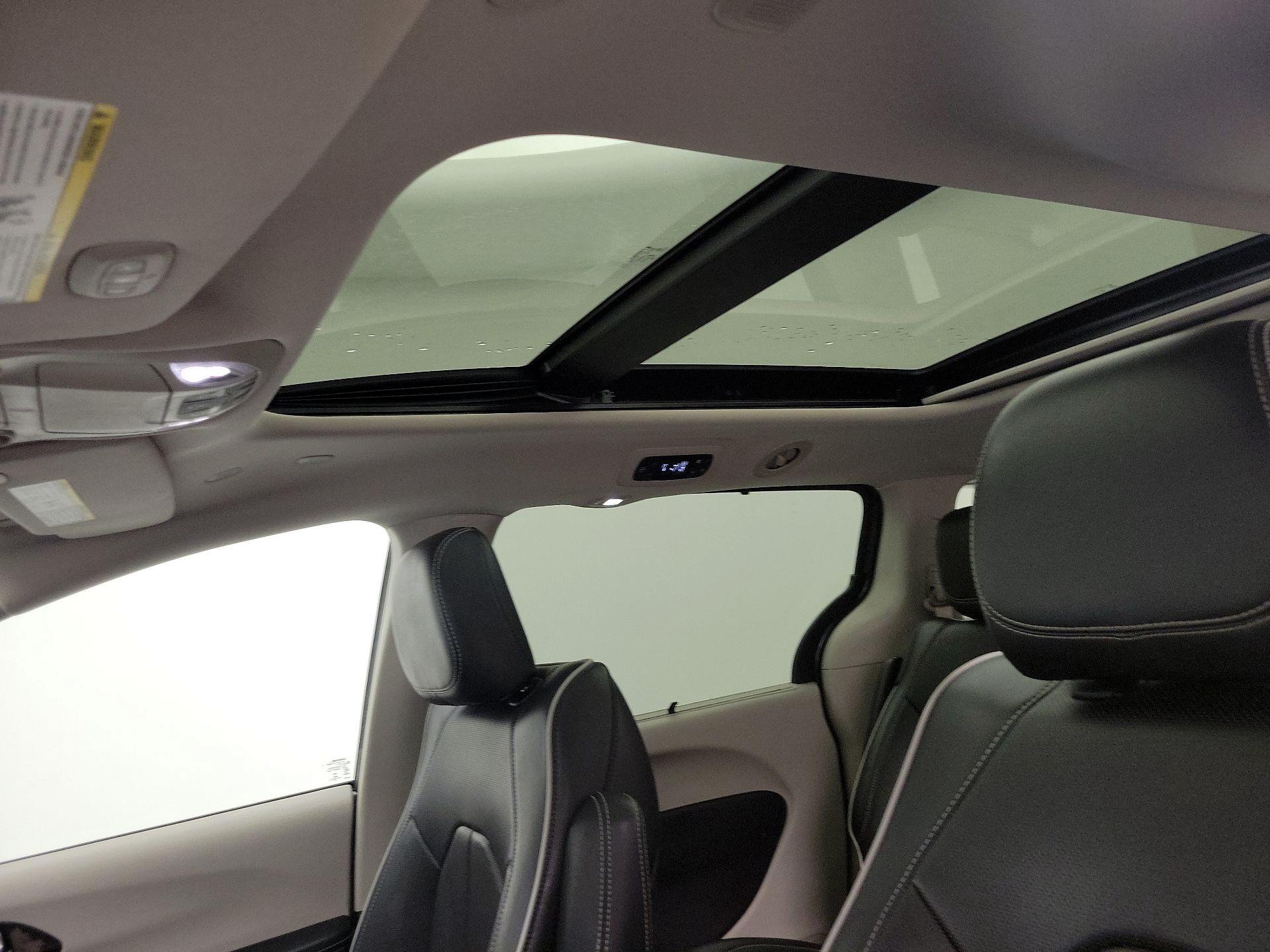 Thumbnail: 2021 Chrysler Pacifica - 20