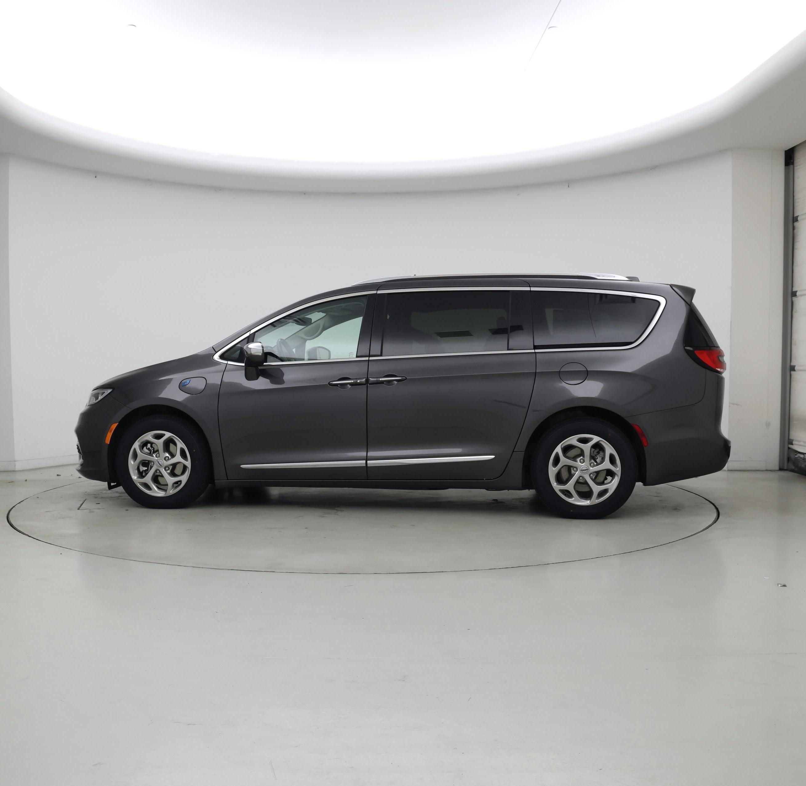 Thumbnail: 2021 Chrysler Pacifica - 3