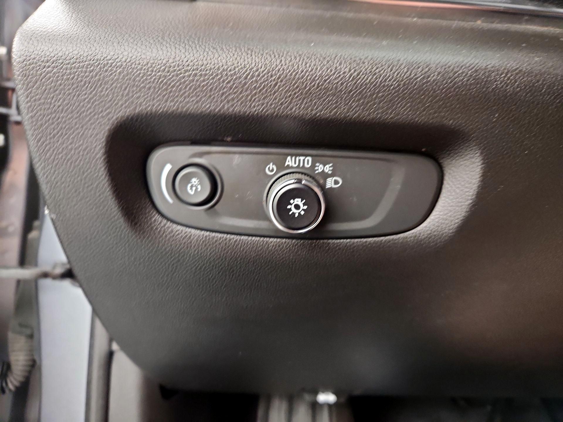 Thumbnail: 2021 Chevrolet Traverse - 13