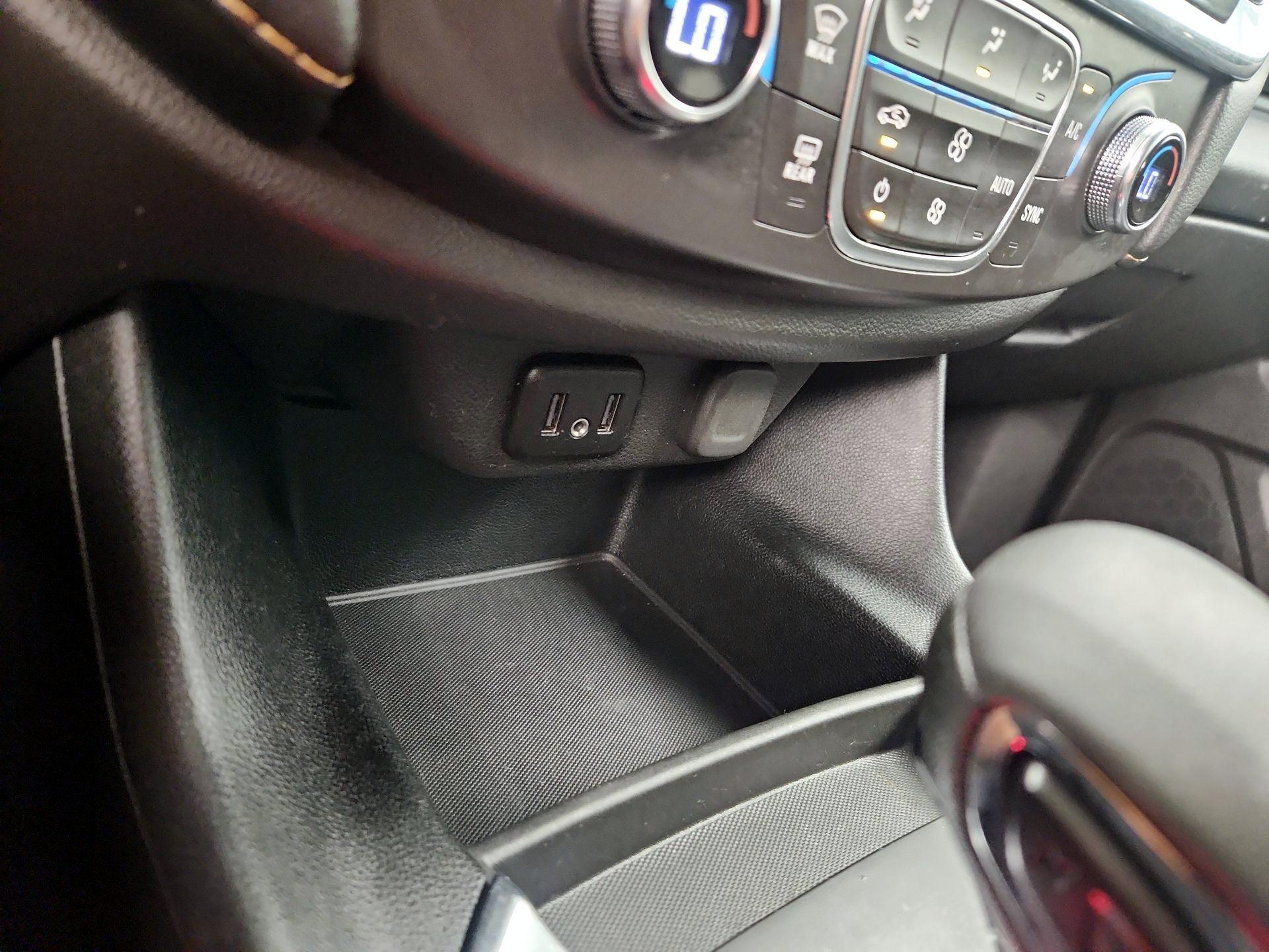 Thumbnail: 2021 Chevrolet Traverse - 18