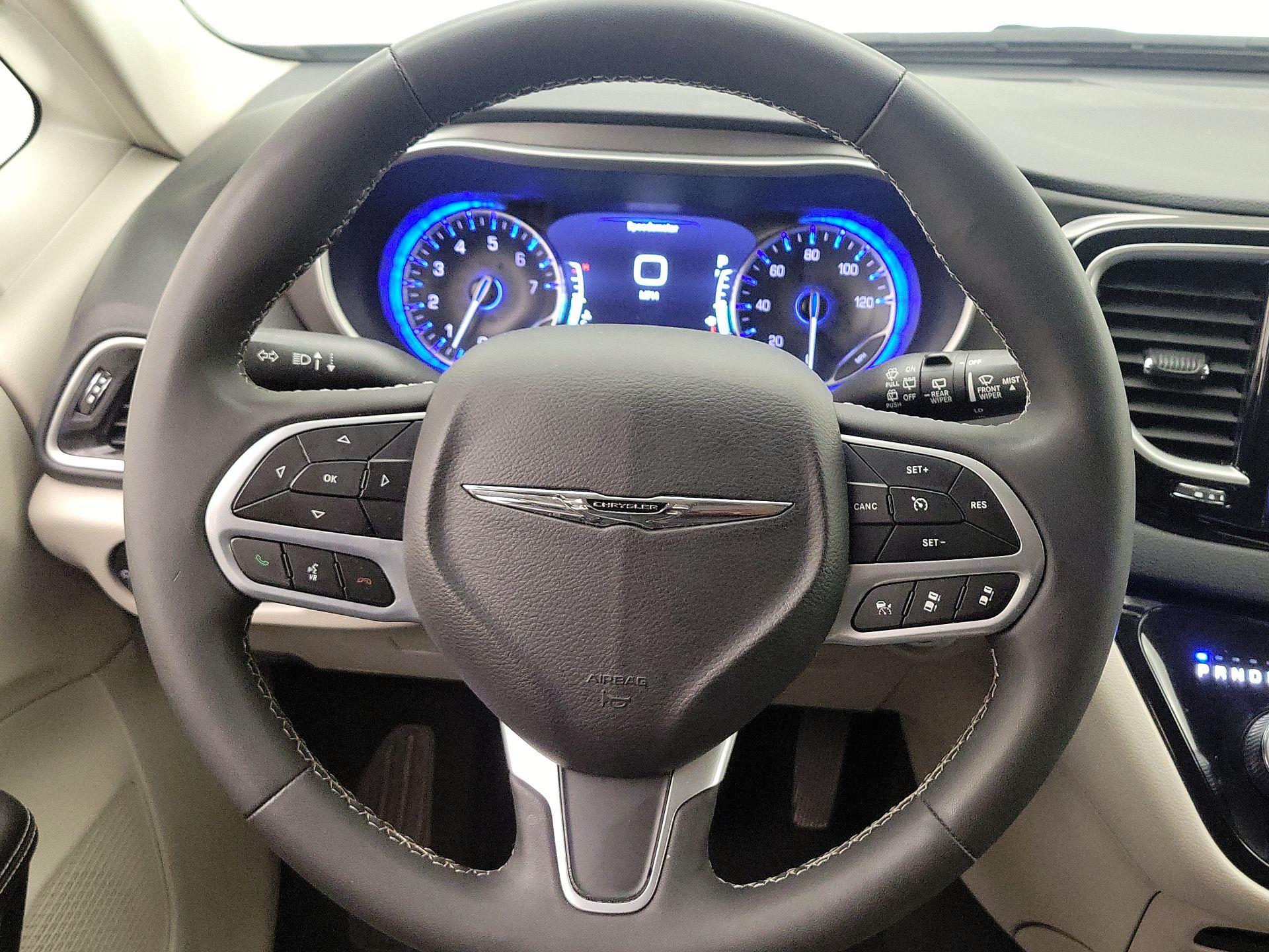 Thumbnail: 2023 Chrysler Pacifica - 10