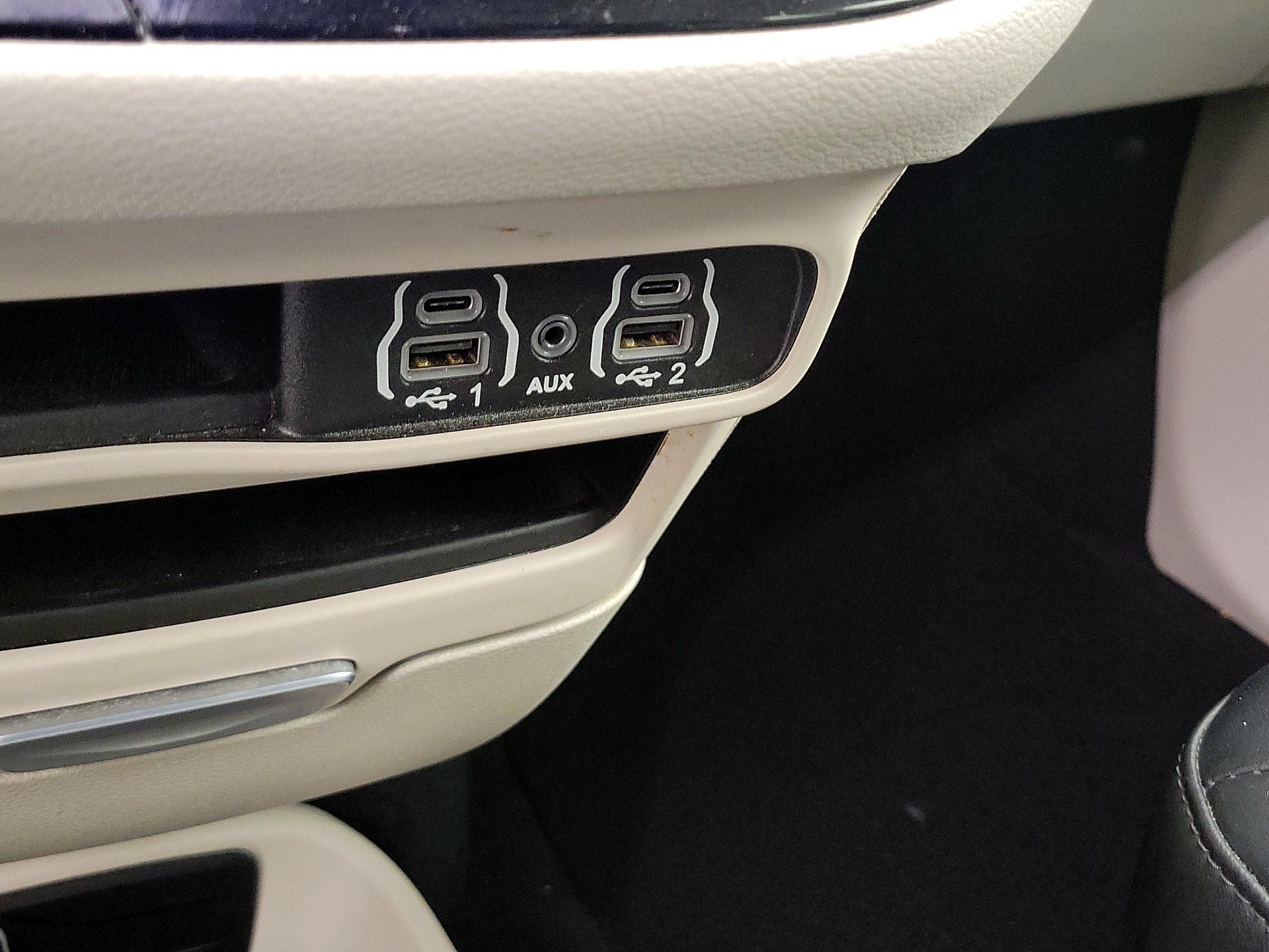 Thumbnail: 2023 Chrysler Pacifica - 18
