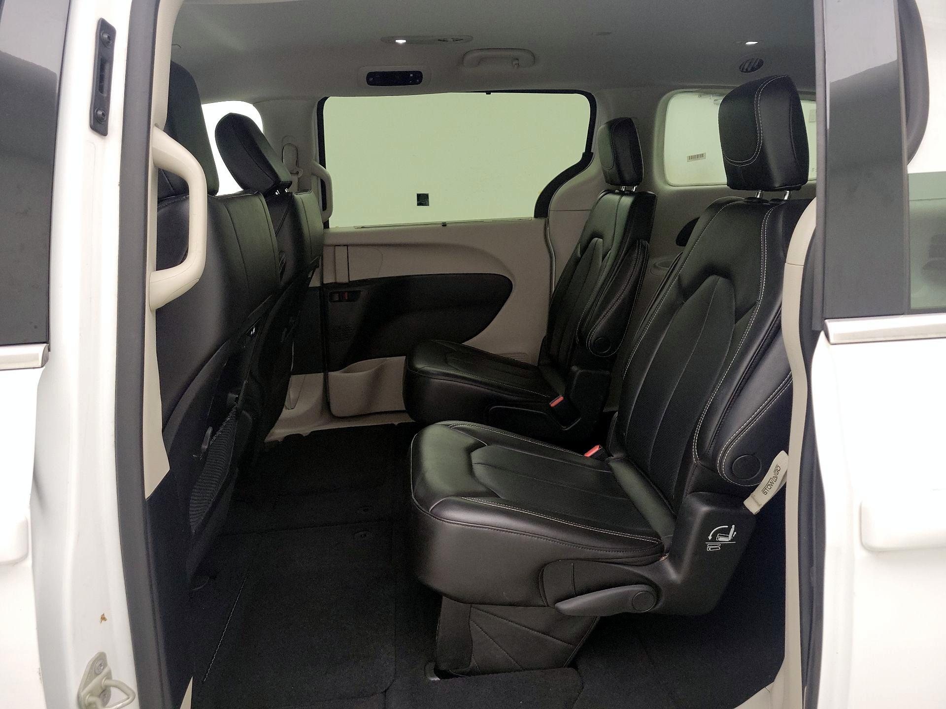 Thumbnail: 2023 Chrysler Pacifica - 19