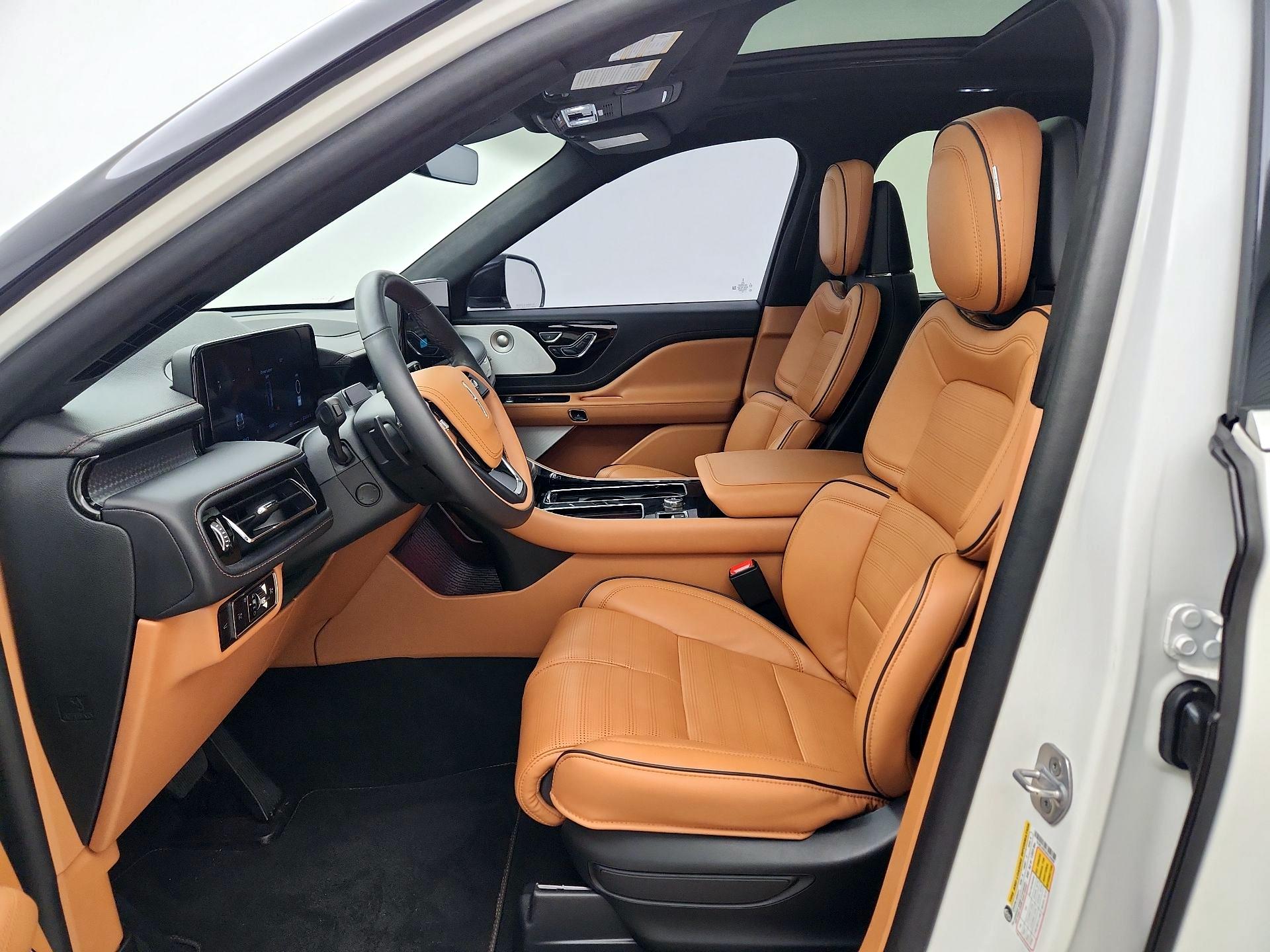 Thumbnail: 2025 Lincoln Aviator - 11