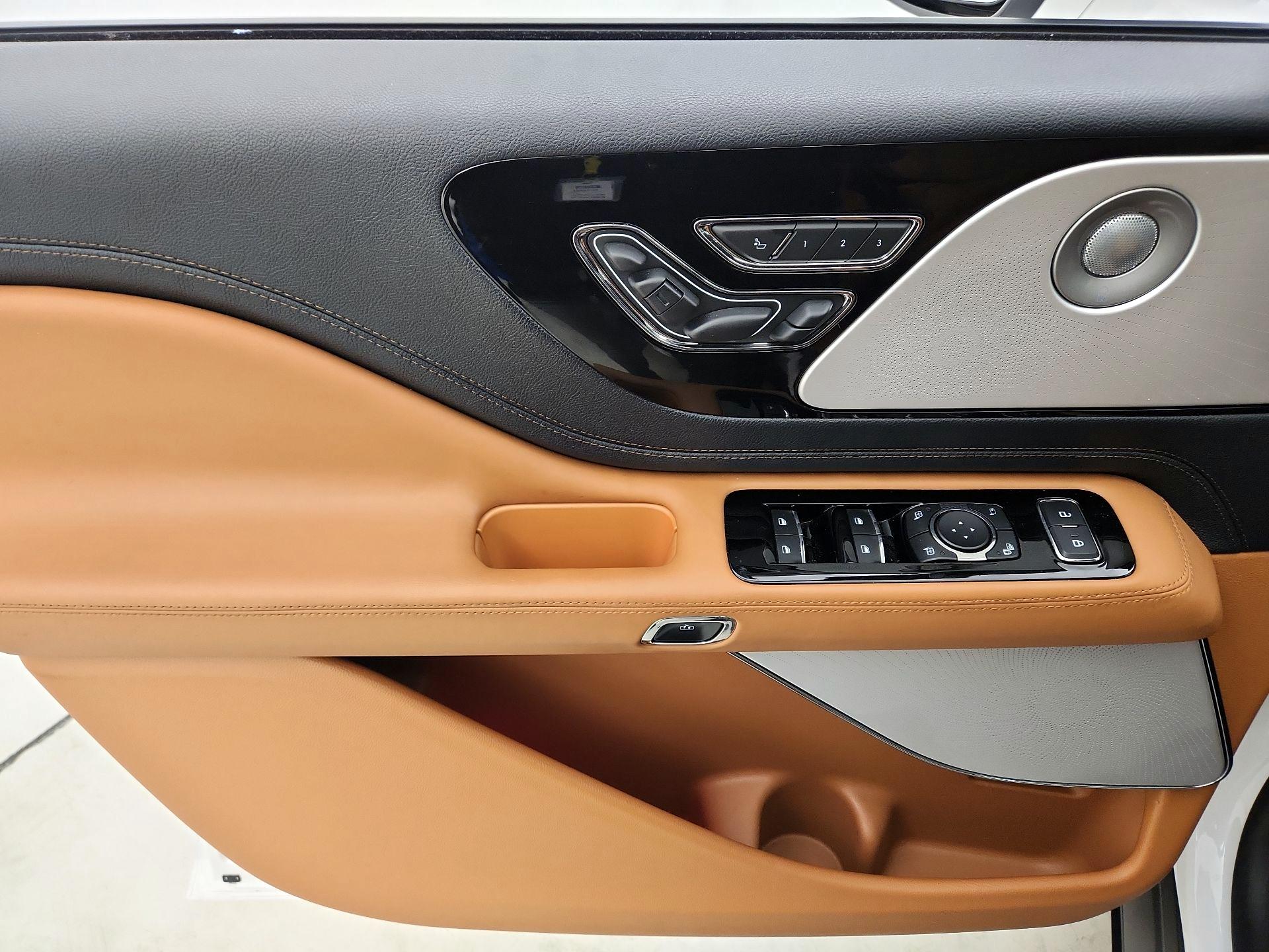 Thumbnail: 2025 Lincoln Aviator - 12