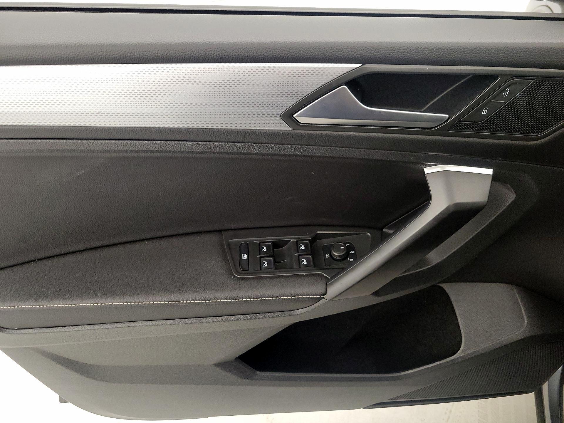 Thumbnail: 2022 Volkswagen Tiguan - 12