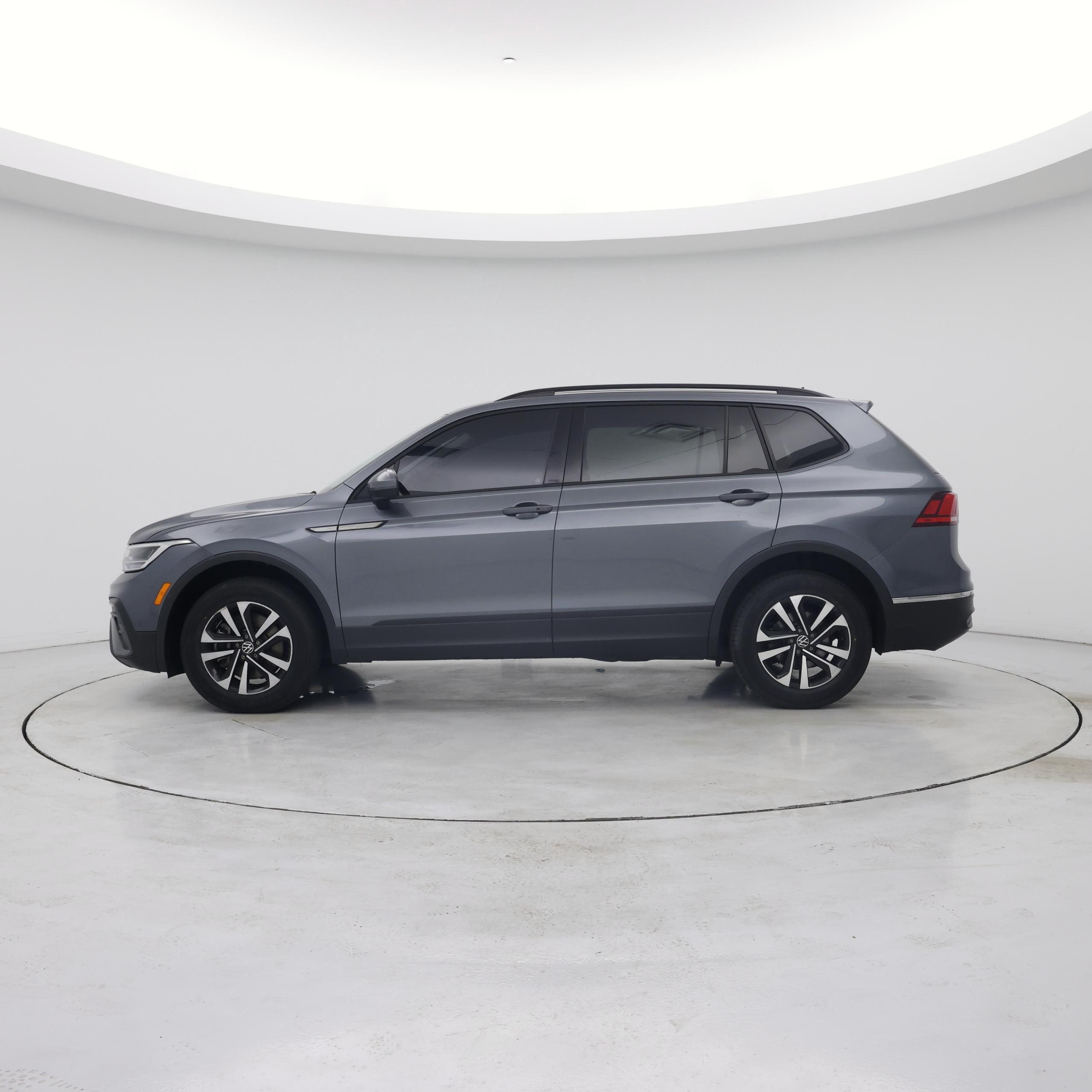 Thumbnail: 2022 Volkswagen Tiguan - 3