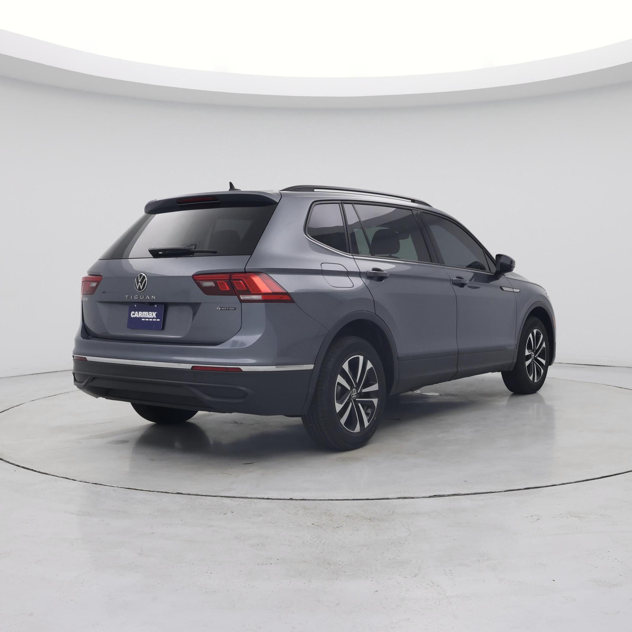 Thumbnail: 2022 Volkswagen Tiguan - 8