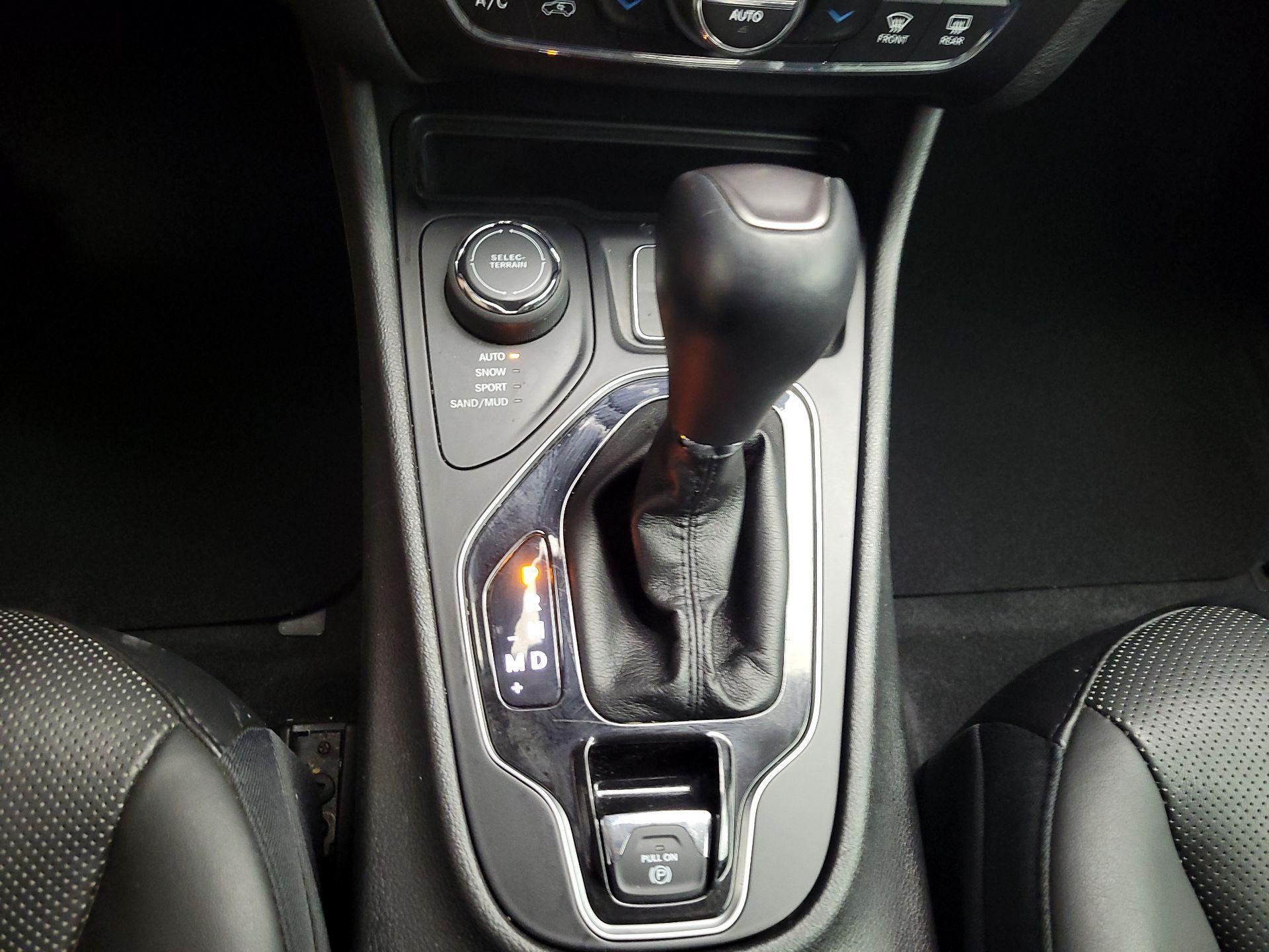 Thumbnail: 2019 Jeep Cherokee - 17