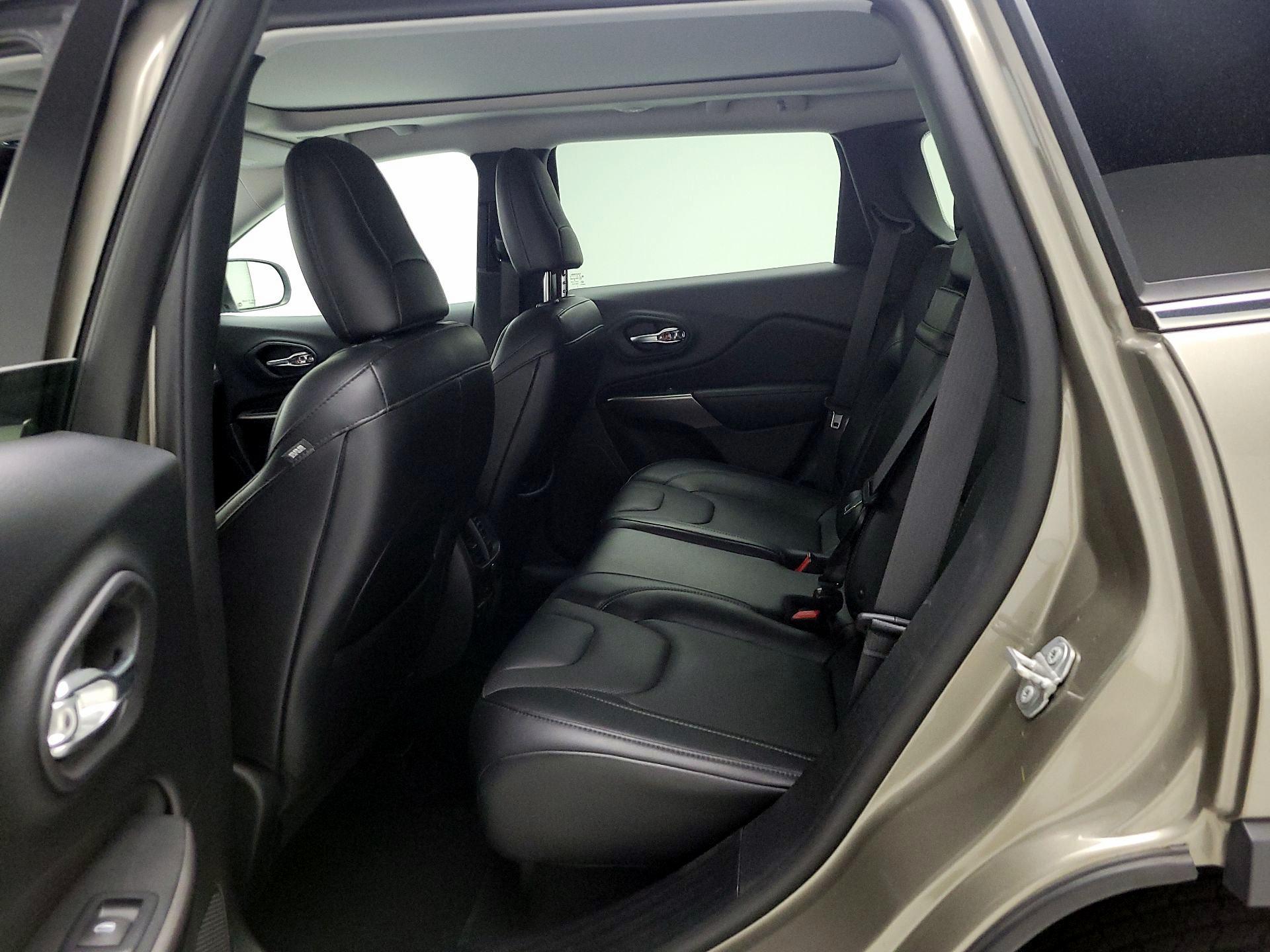 Thumbnail: 2019 Jeep Cherokee - 19