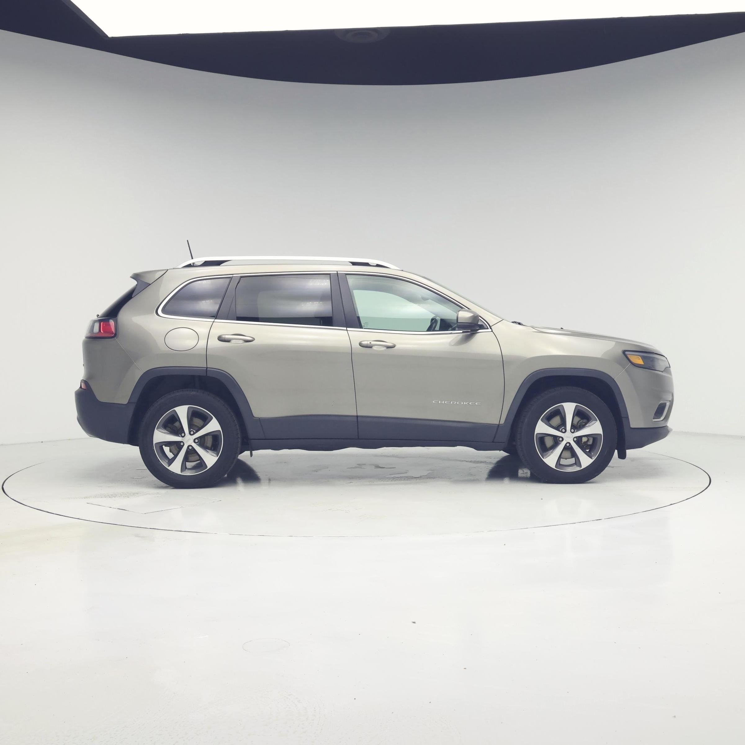 Thumbnail: 2019 Jeep Cherokee - 7