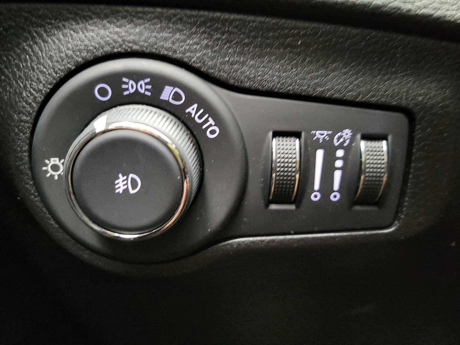 Thumbnail: 2019 Jeep Compass - 13