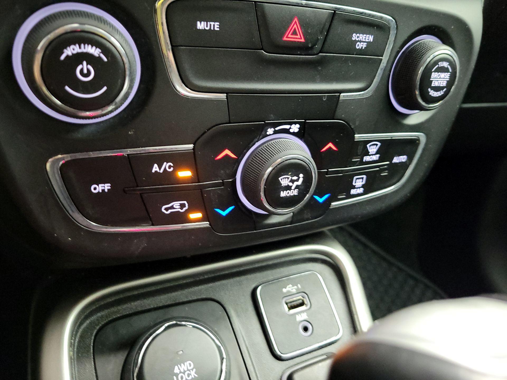 Thumbnail: 2019 Jeep Compass - 16