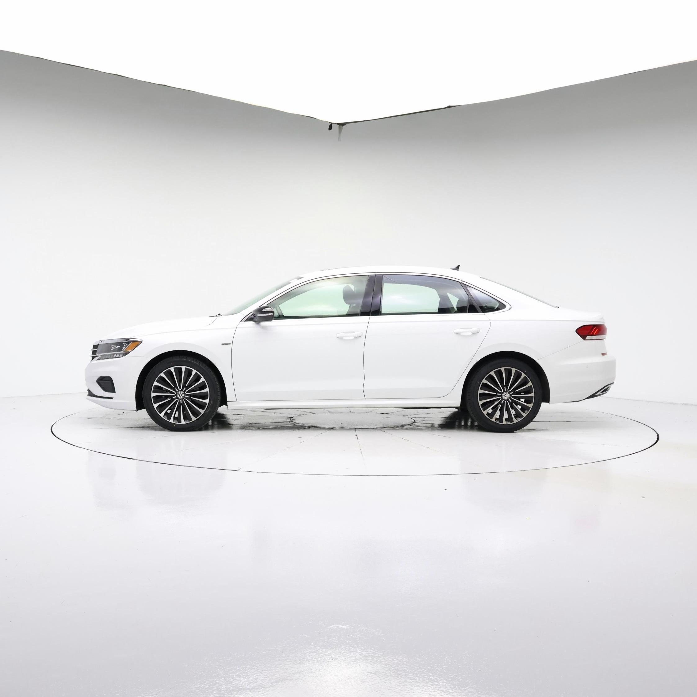 Thumbnail: 2022 Volkswagen Passat - 3