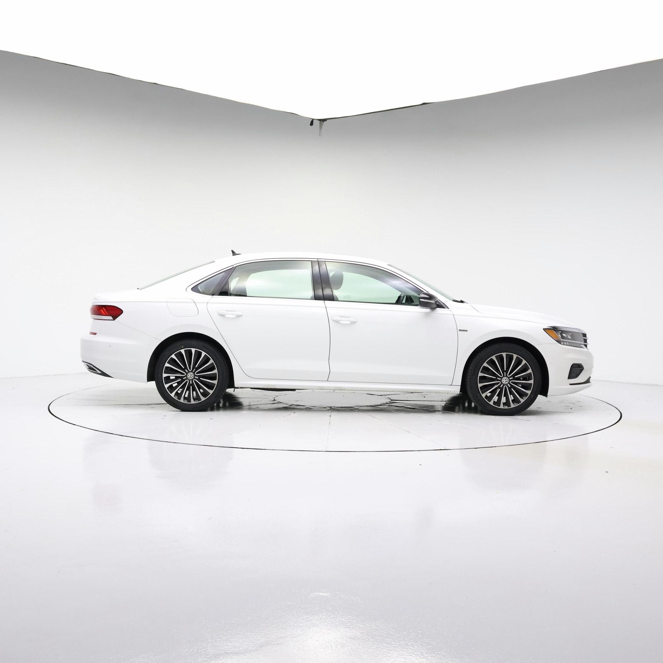 Thumbnail: 2022 Volkswagen Passat - 7