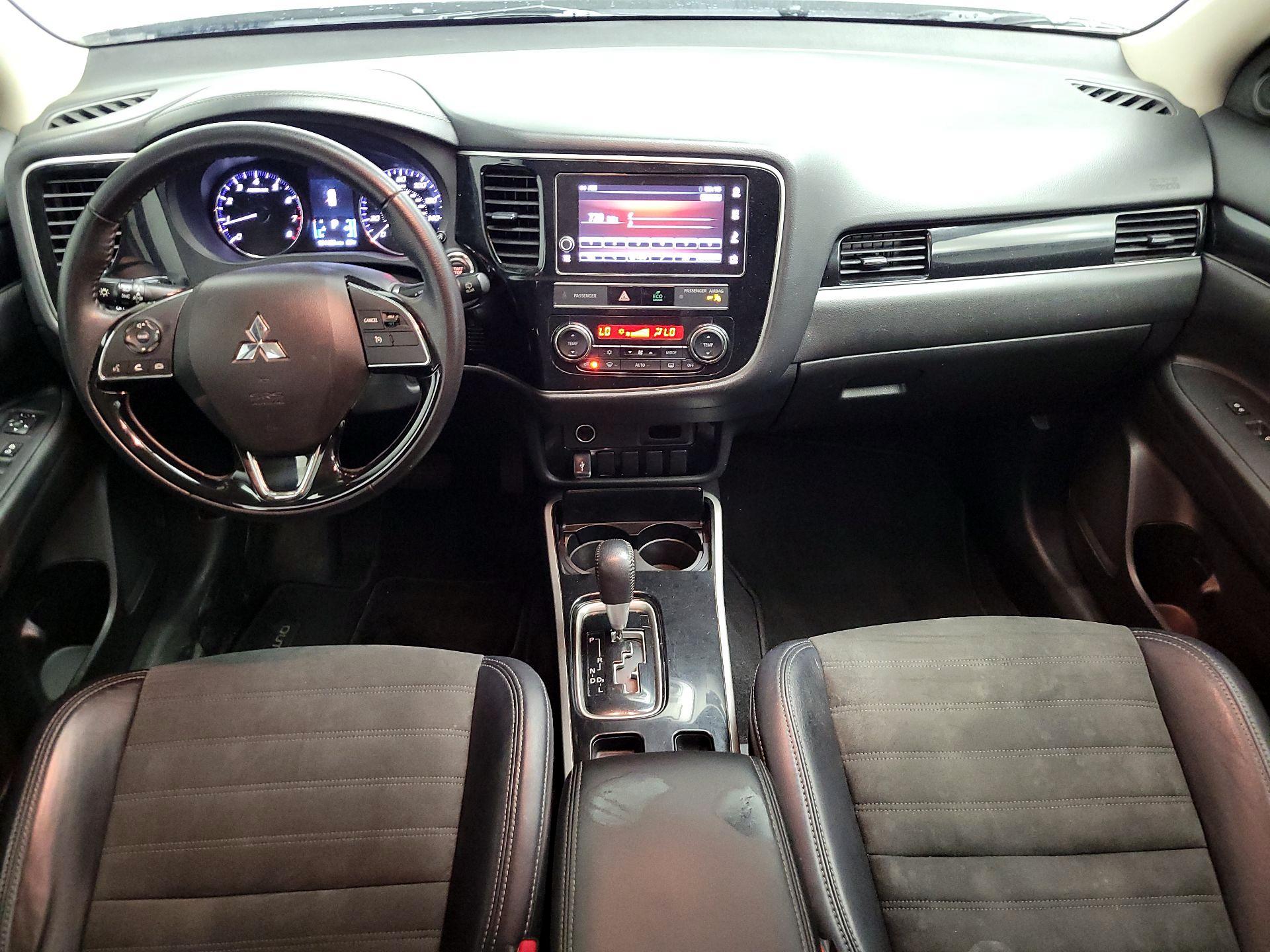 Thumbnail: 2019 Mitsubishi Outlander - 9