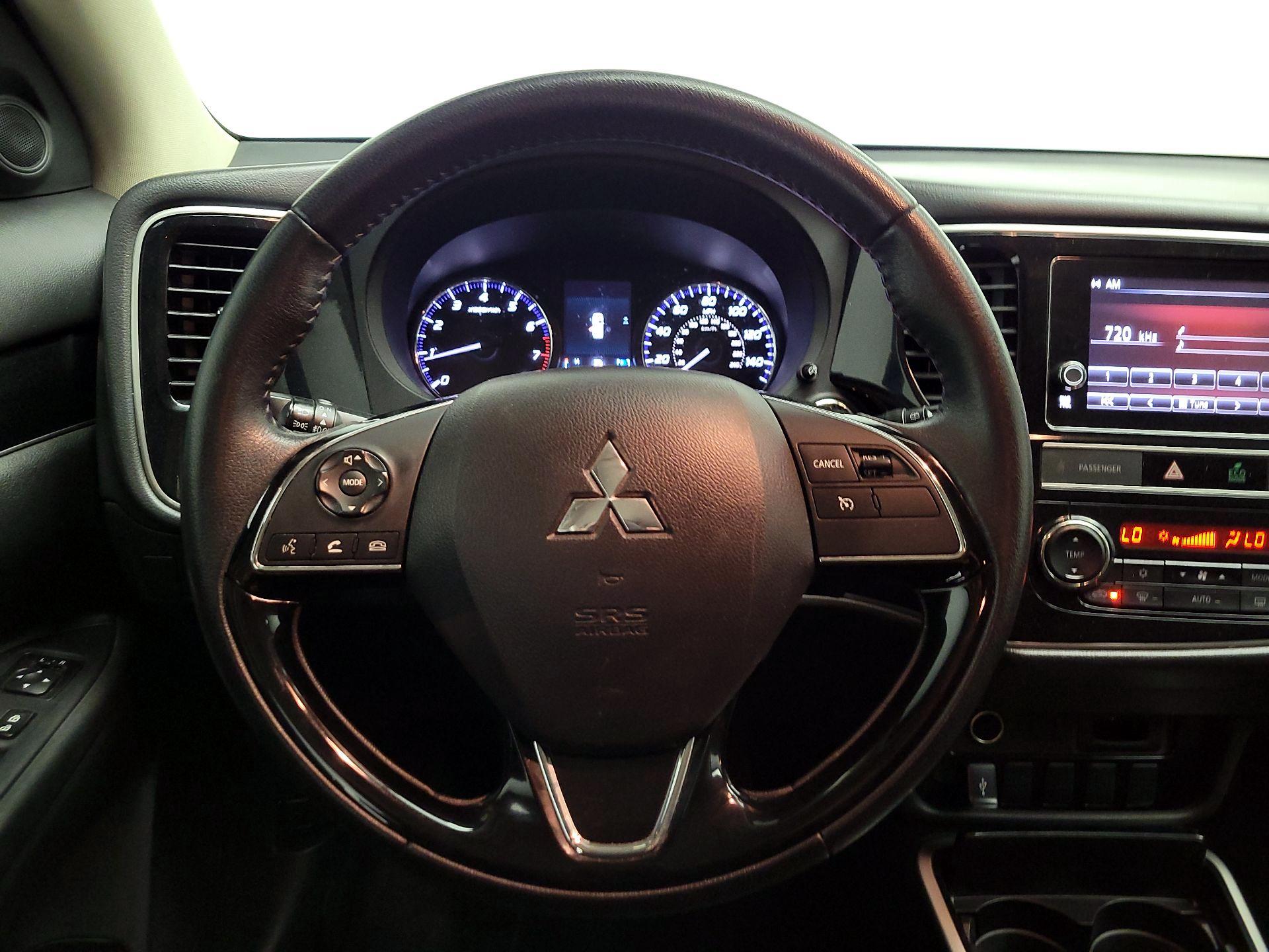 Thumbnail: 2019 Mitsubishi Outlander - 10
