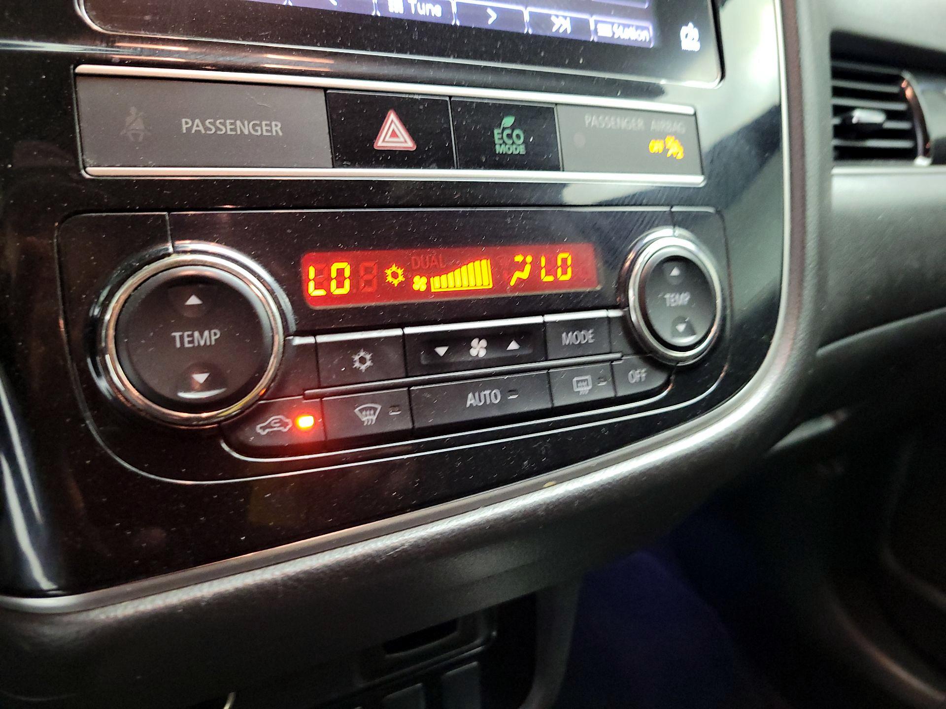 Thumbnail: 2019 Mitsubishi Outlander - 14