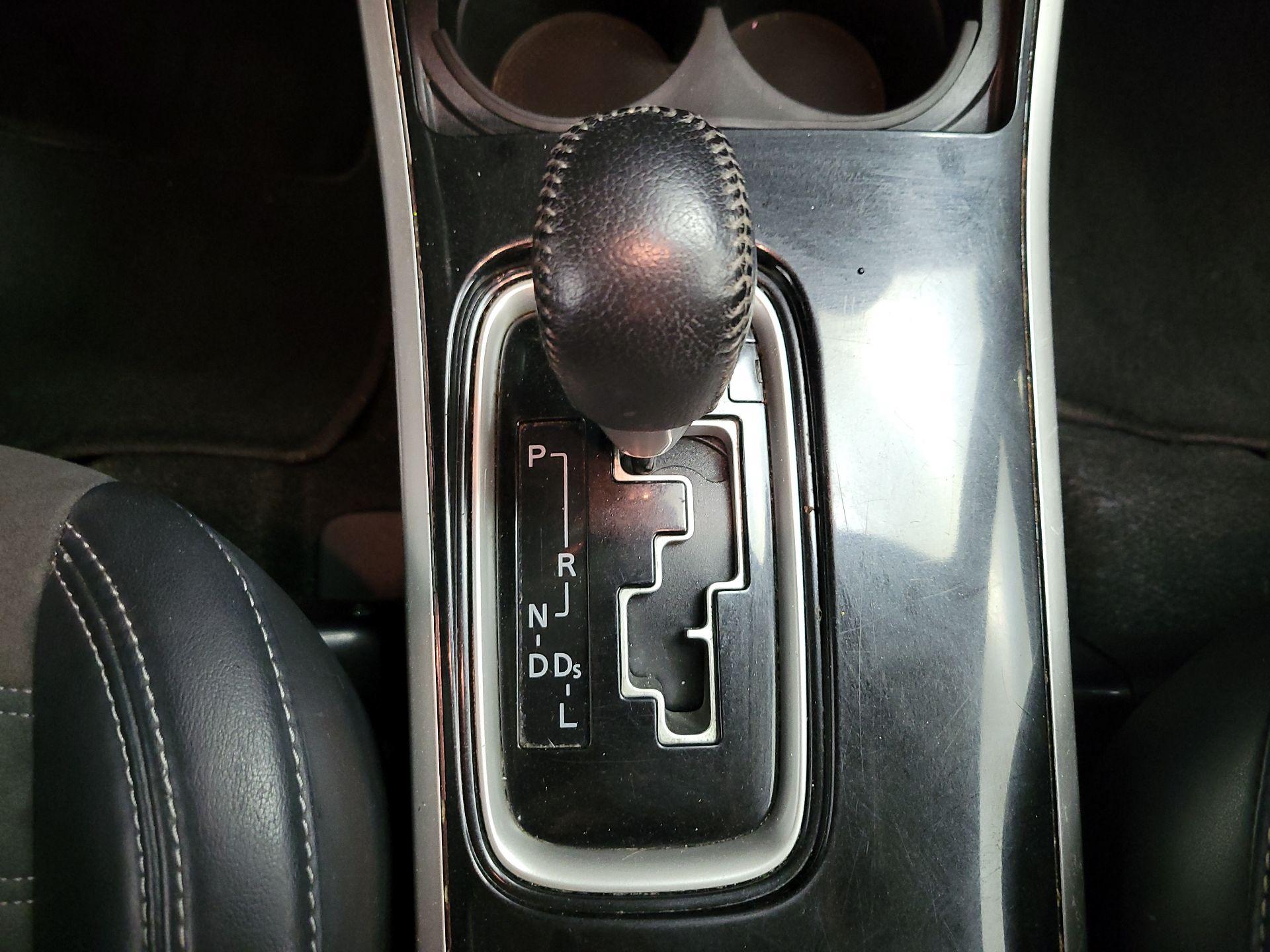 Thumbnail: 2019 Mitsubishi Outlander - 15