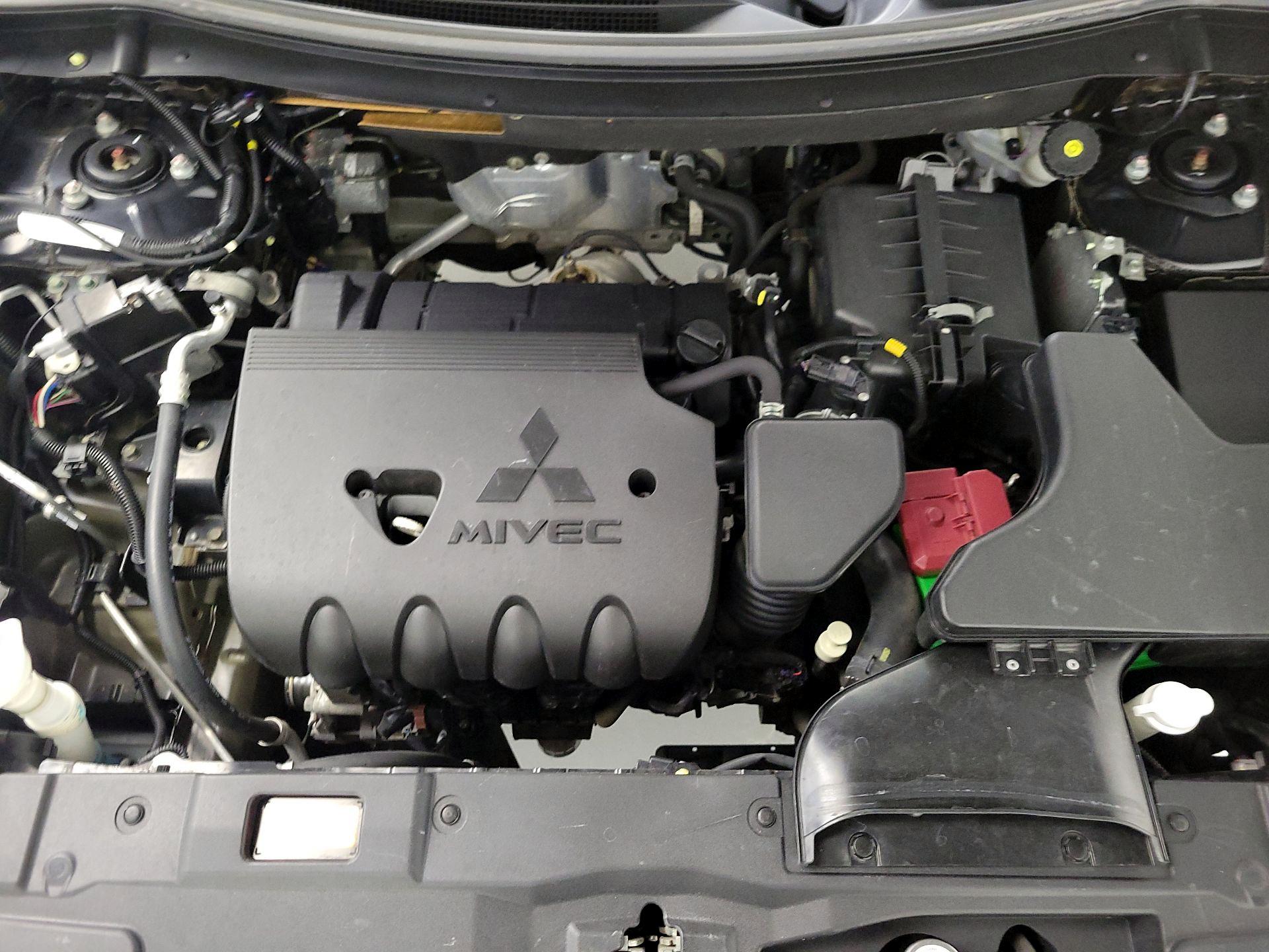 Thumbnail: 2019 Mitsubishi Outlander - 17