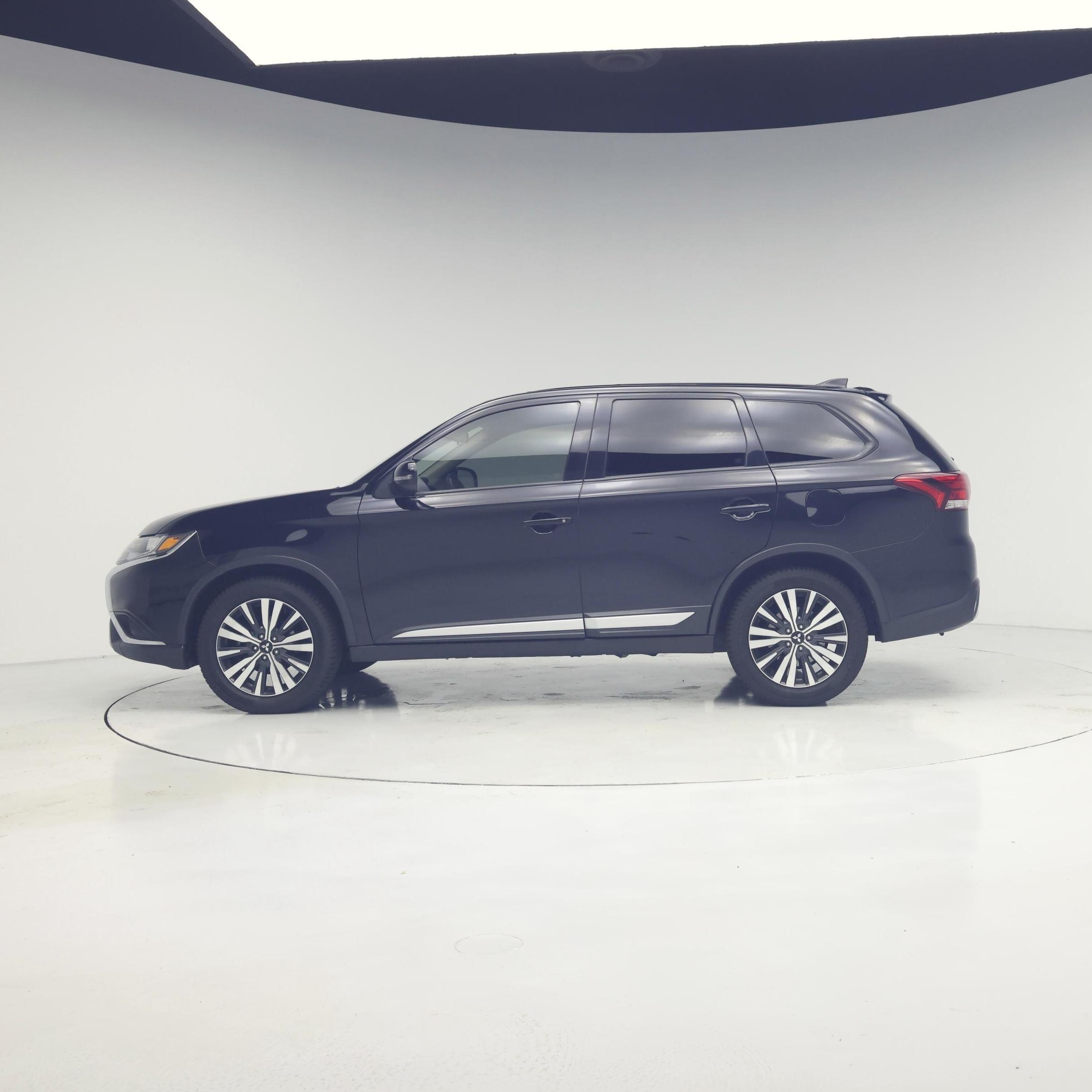 Thumbnail: 2019 Mitsubishi Outlander - 3