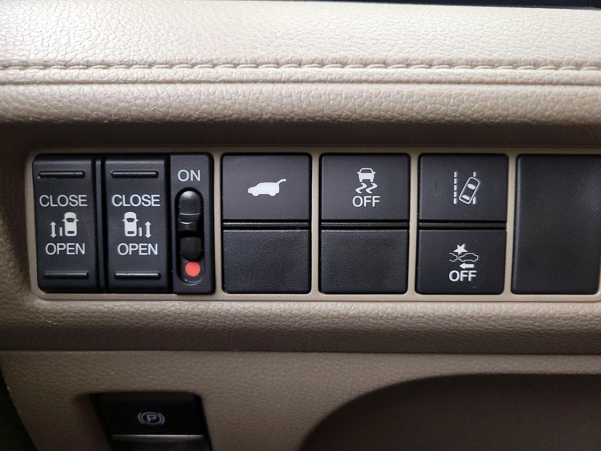 Thumbnail: 2018 Honda Odyssey - 13