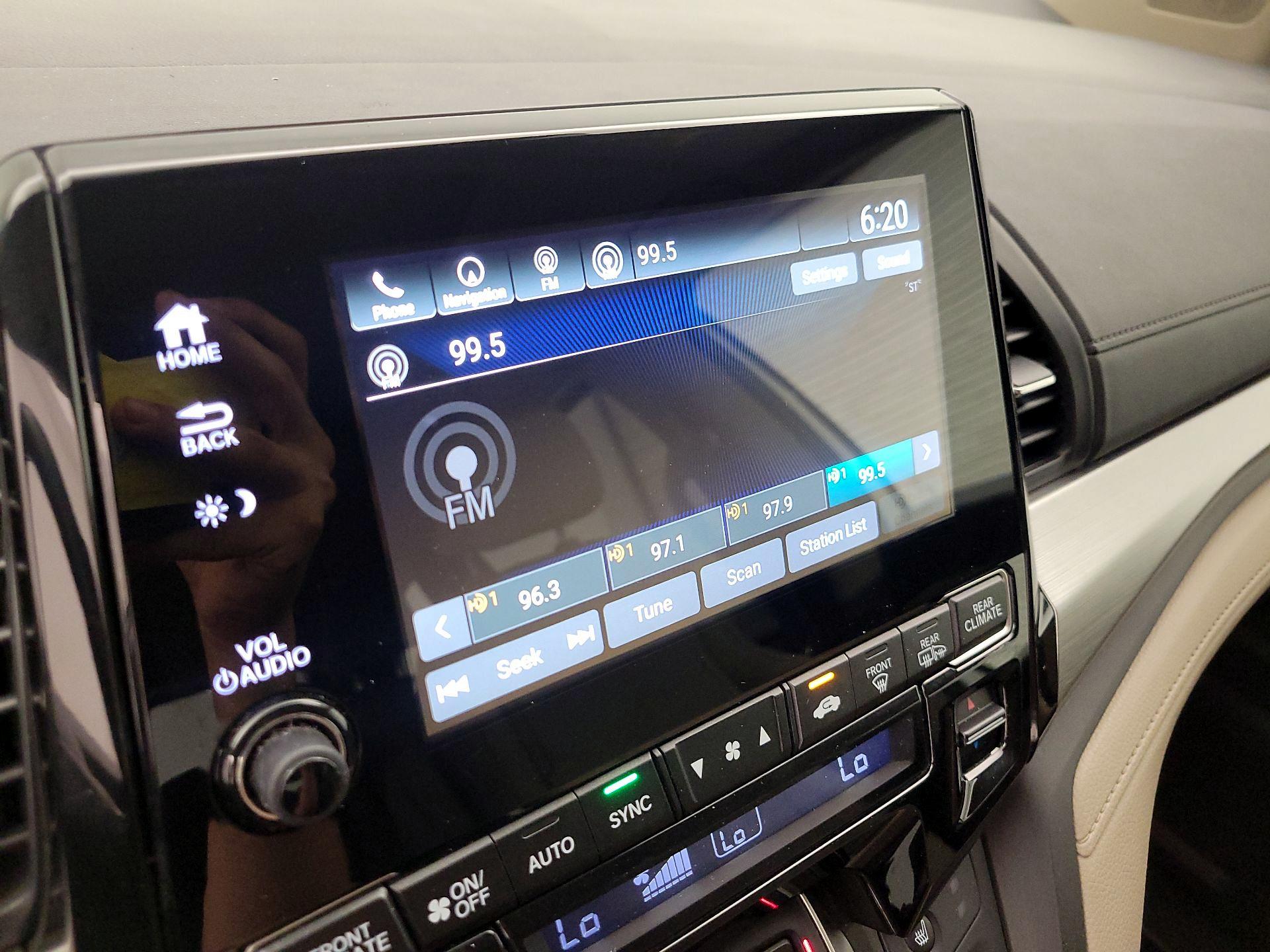 Thumbnail: 2018 Honda Odyssey - 16