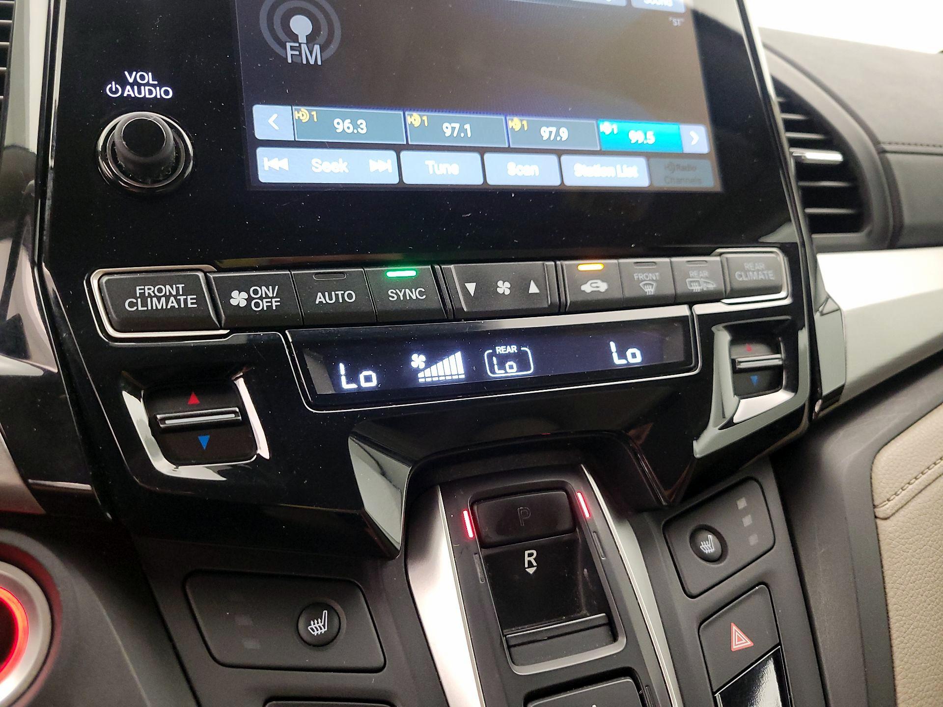 Thumbnail: 2018 Honda Odyssey - 17