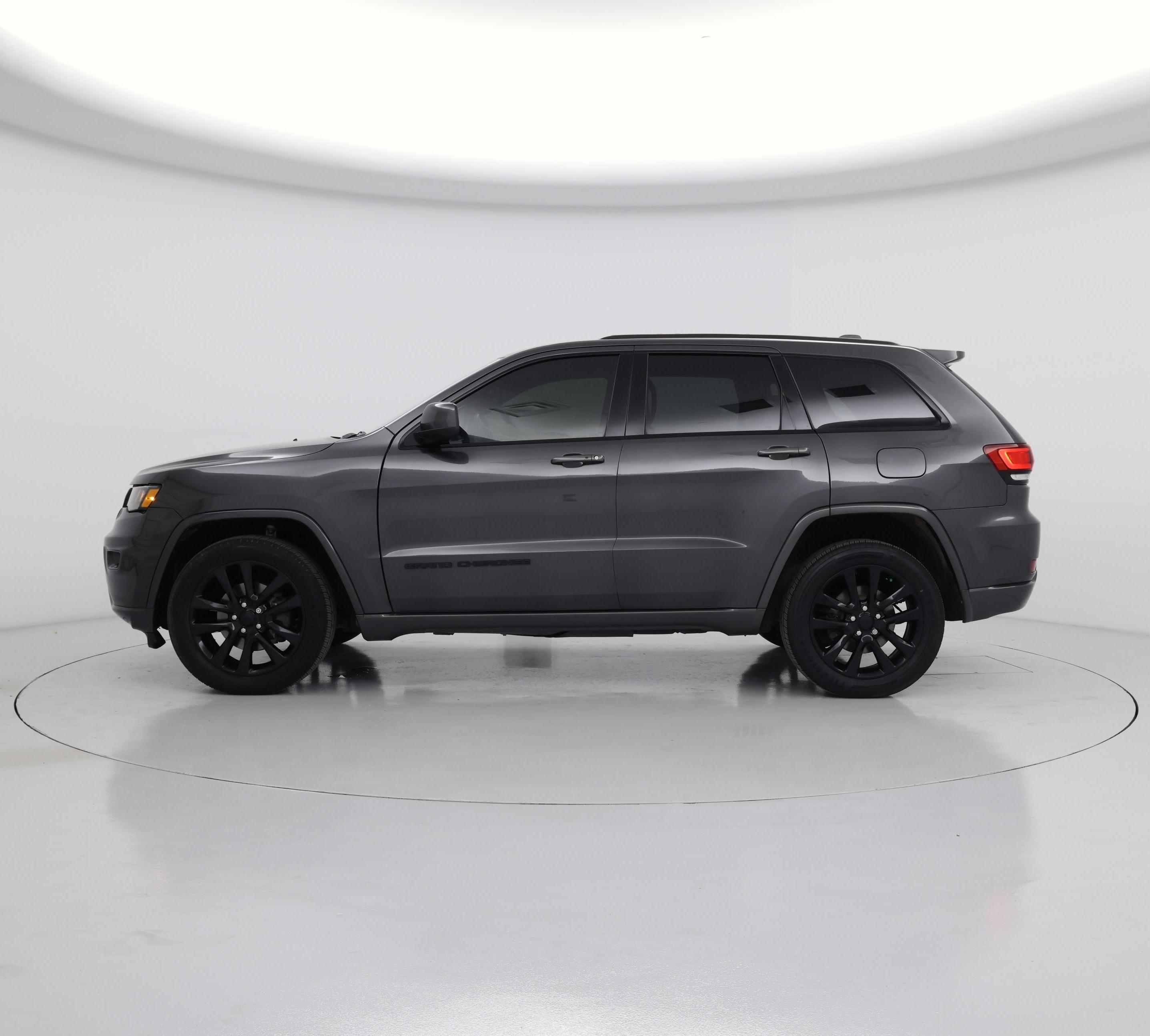 Thumbnail: 2018 Jeep Grand Cherokee - 3