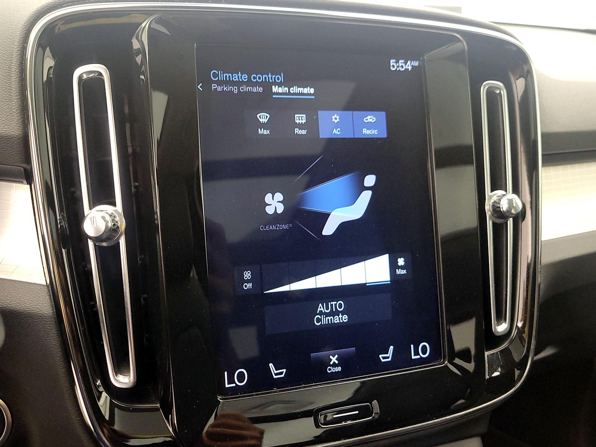 Thumbnail: 2019 Volvo XC40 - 16