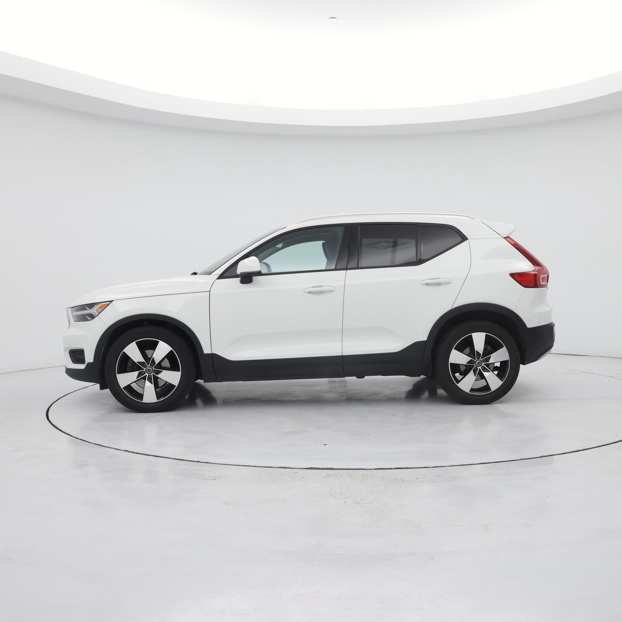 Thumbnail: 2019 Volvo XC40 - 3