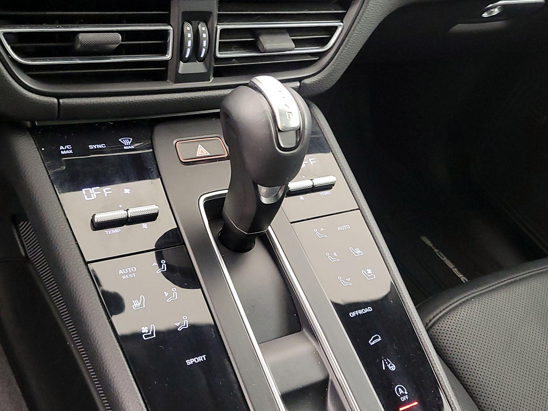 Thumbnail: 2024 Porsche Macan - 16