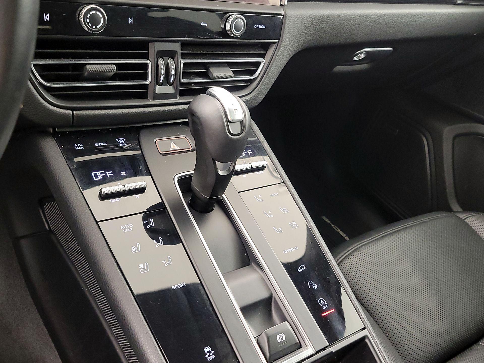 Thumbnail: 2024 Porsche Macan - 17