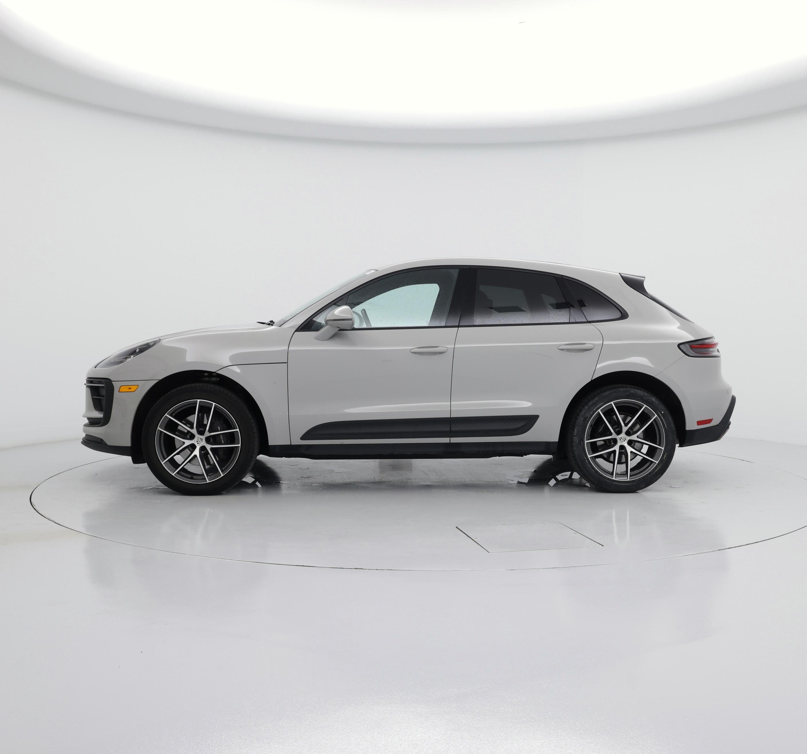 Thumbnail: 2024 Porsche Macan - 3