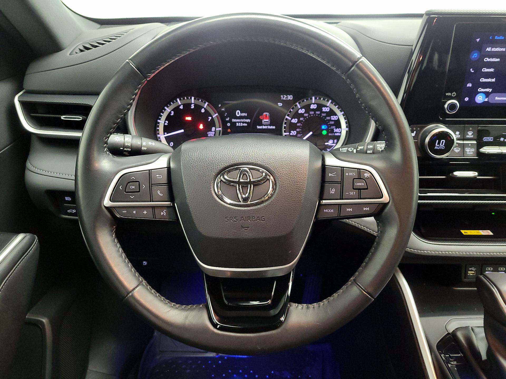 Thumbnail: 2023 Toyota Highlander - 10