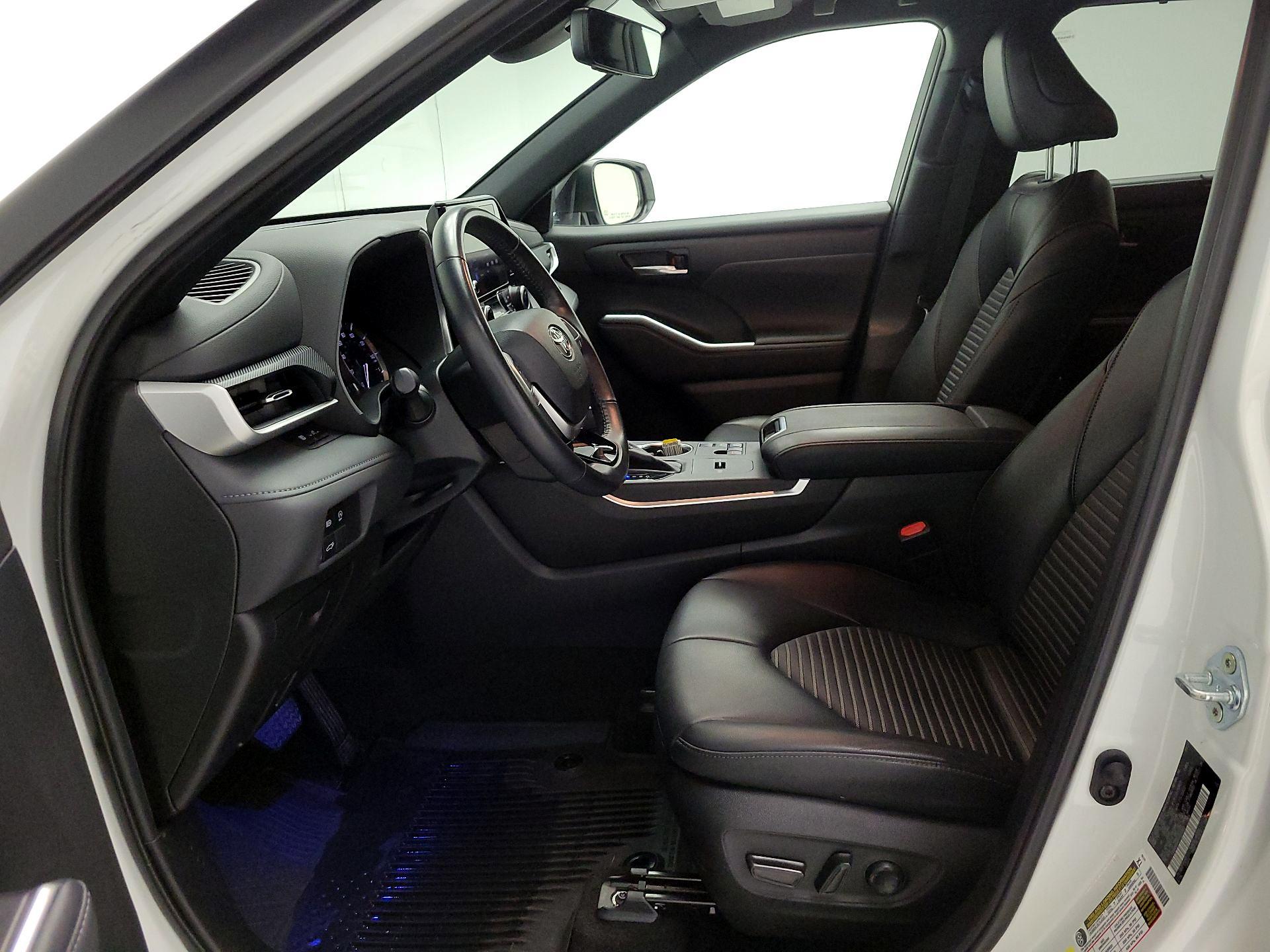 Thumbnail: 2023 Toyota Highlander - 11