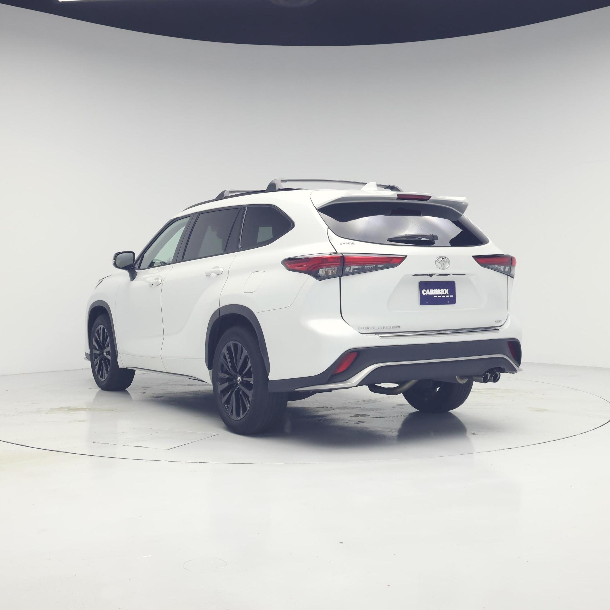 Thumbnail: 2023 Toyota Highlander - 2