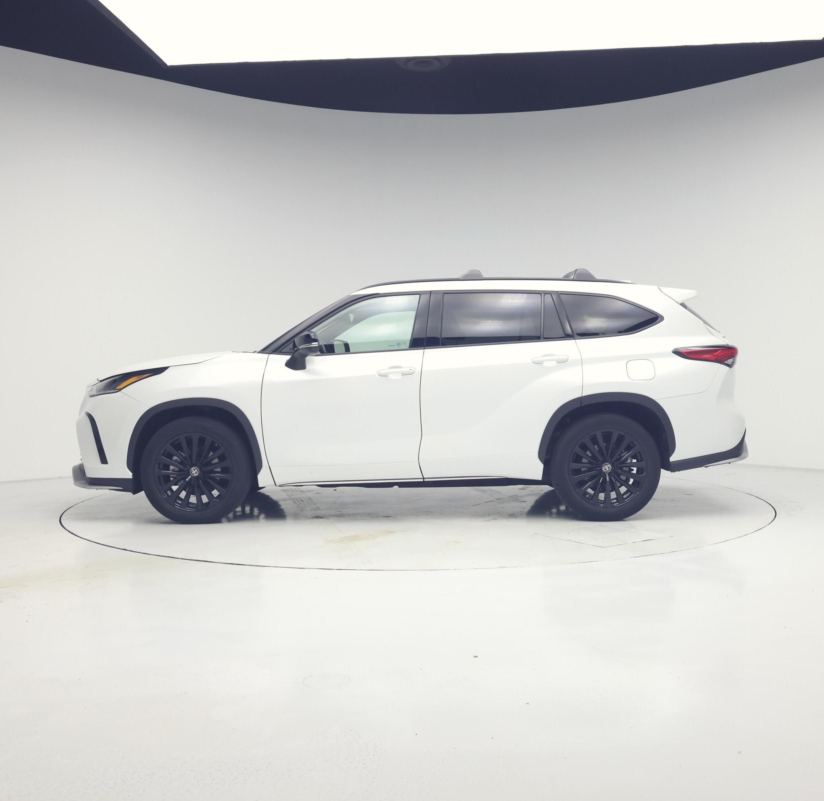 Thumbnail: 2023 Toyota Highlander - 3