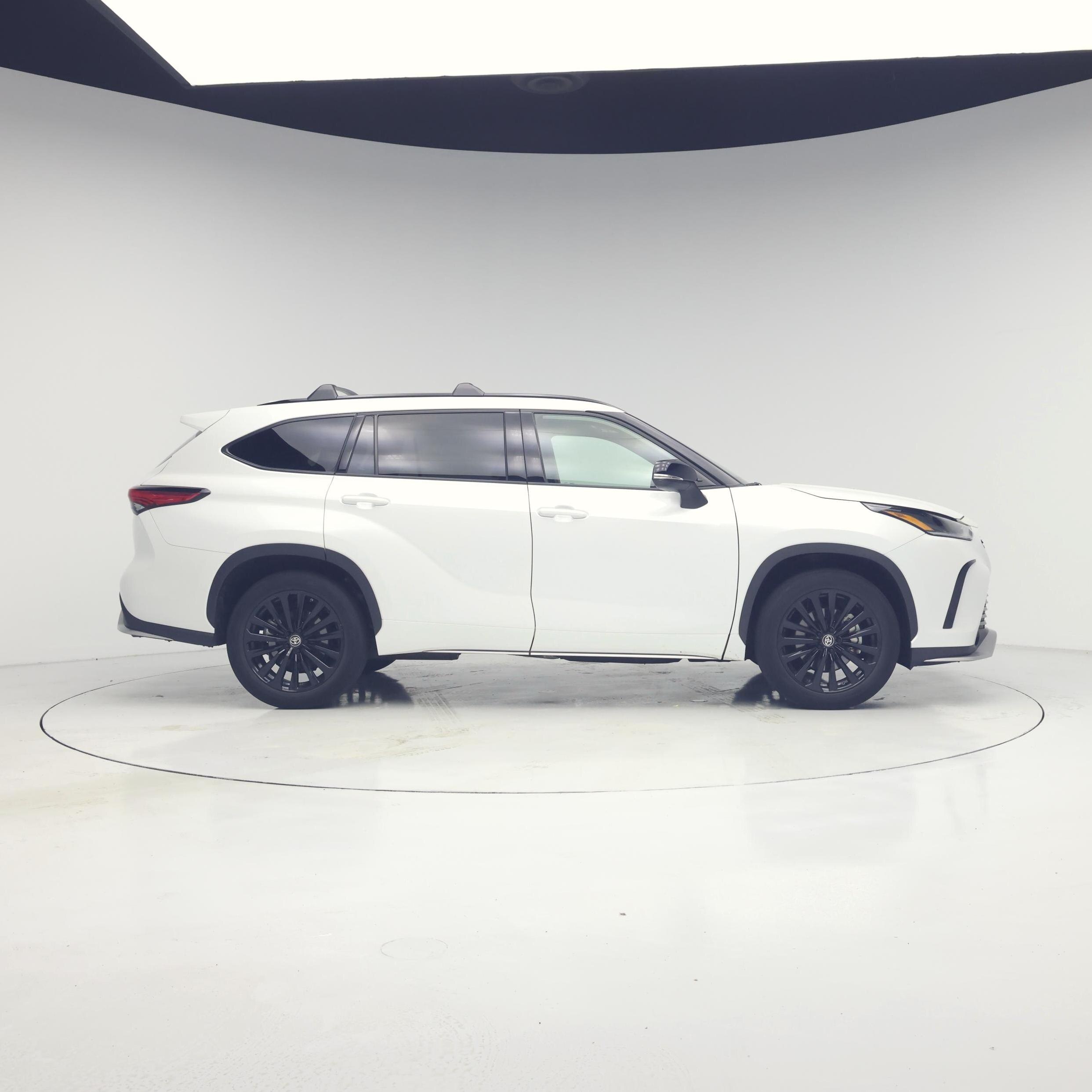 Thumbnail: 2023 Toyota Highlander - 7