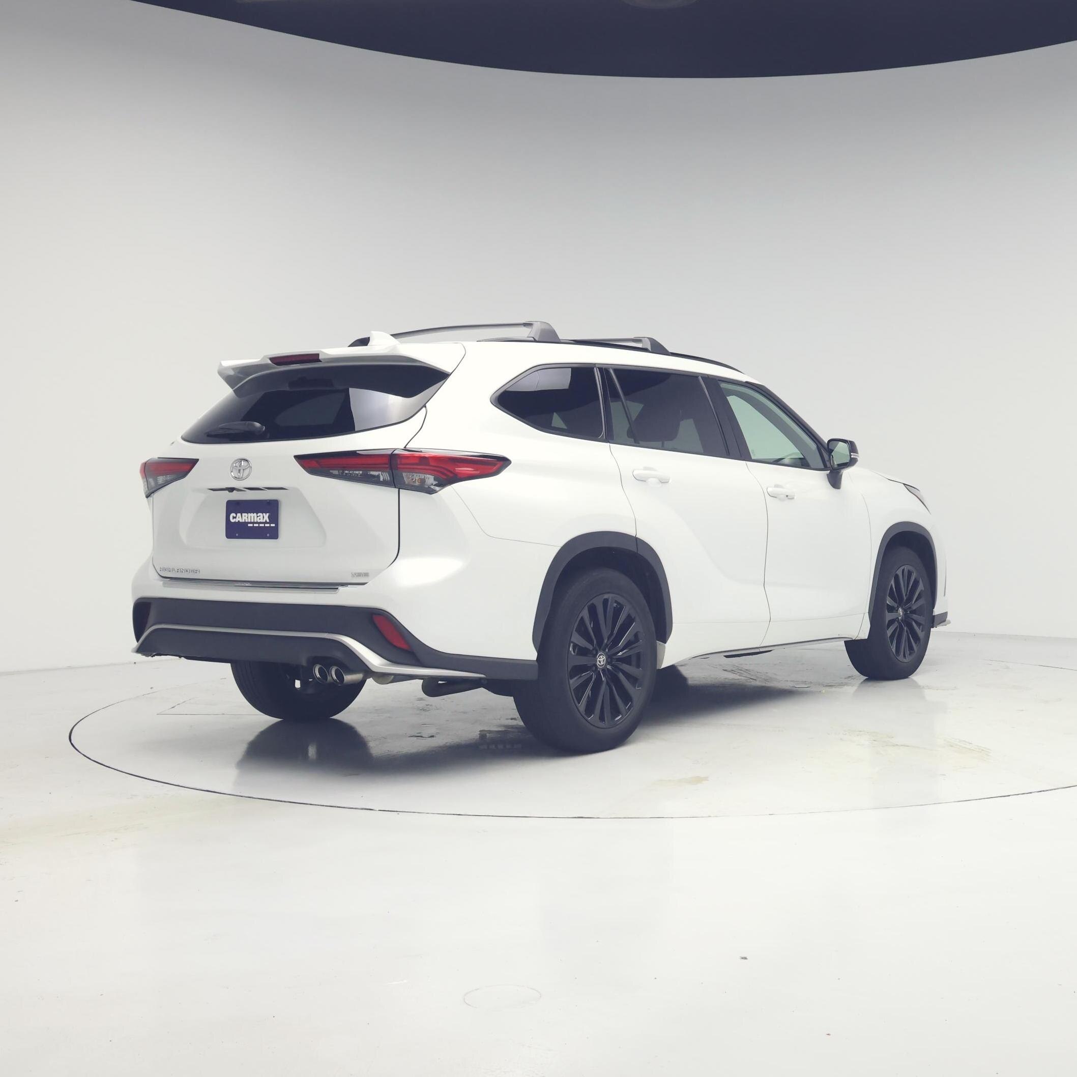 Thumbnail: 2023 Toyota Highlander - 8