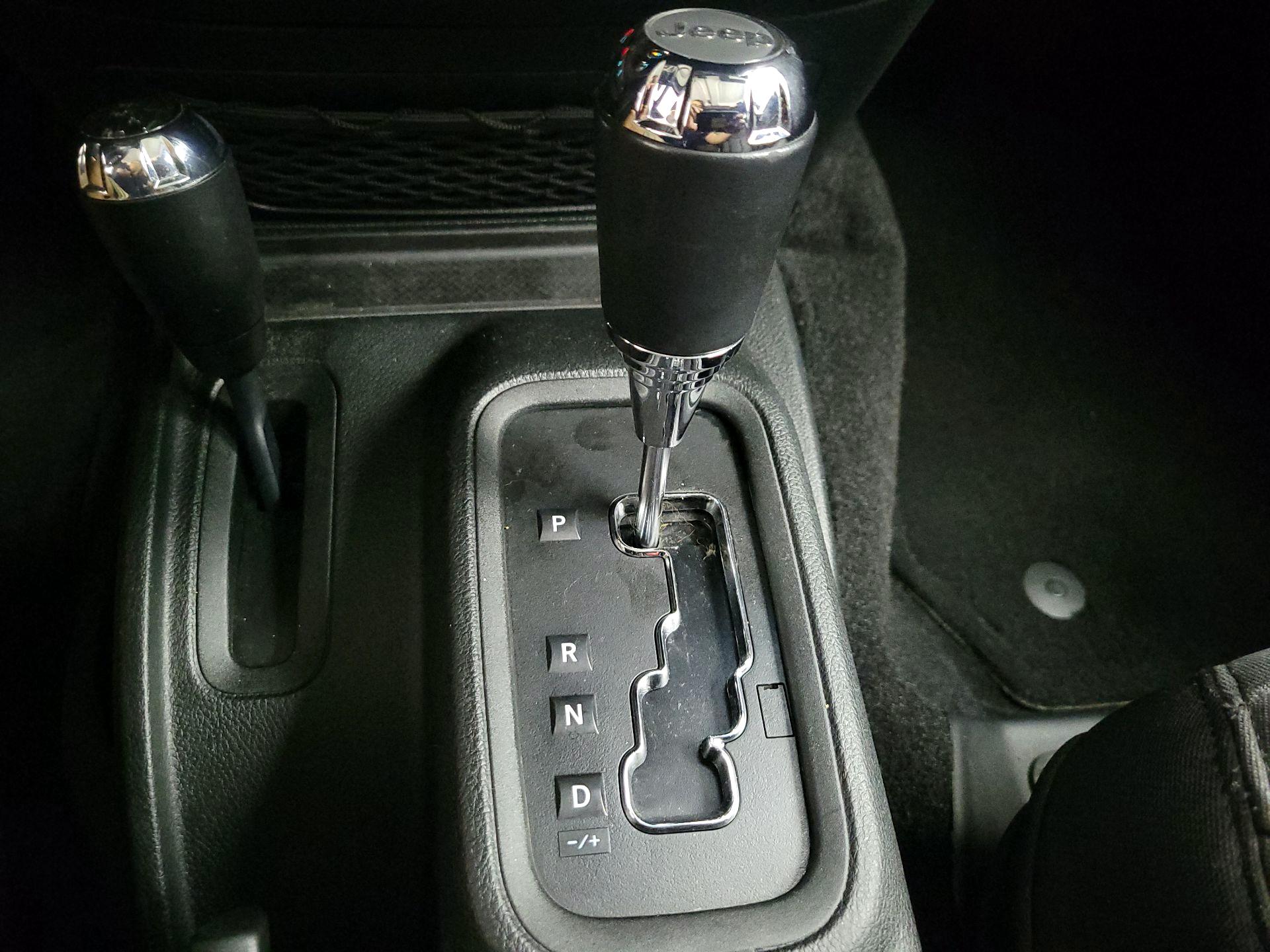 Thumbnail: 2017 Jeep Wrangler - 15