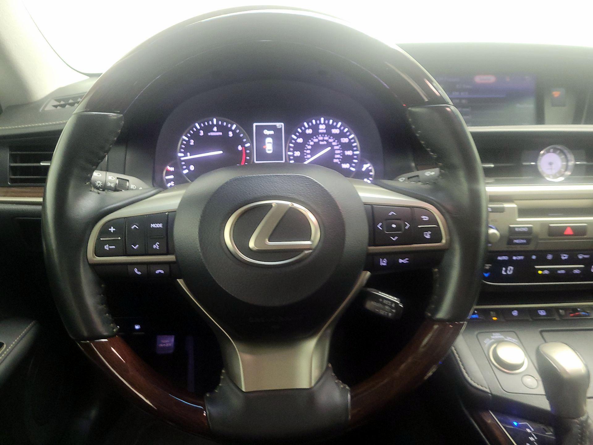 Thumbnail: 2017 Lexus ES - 10