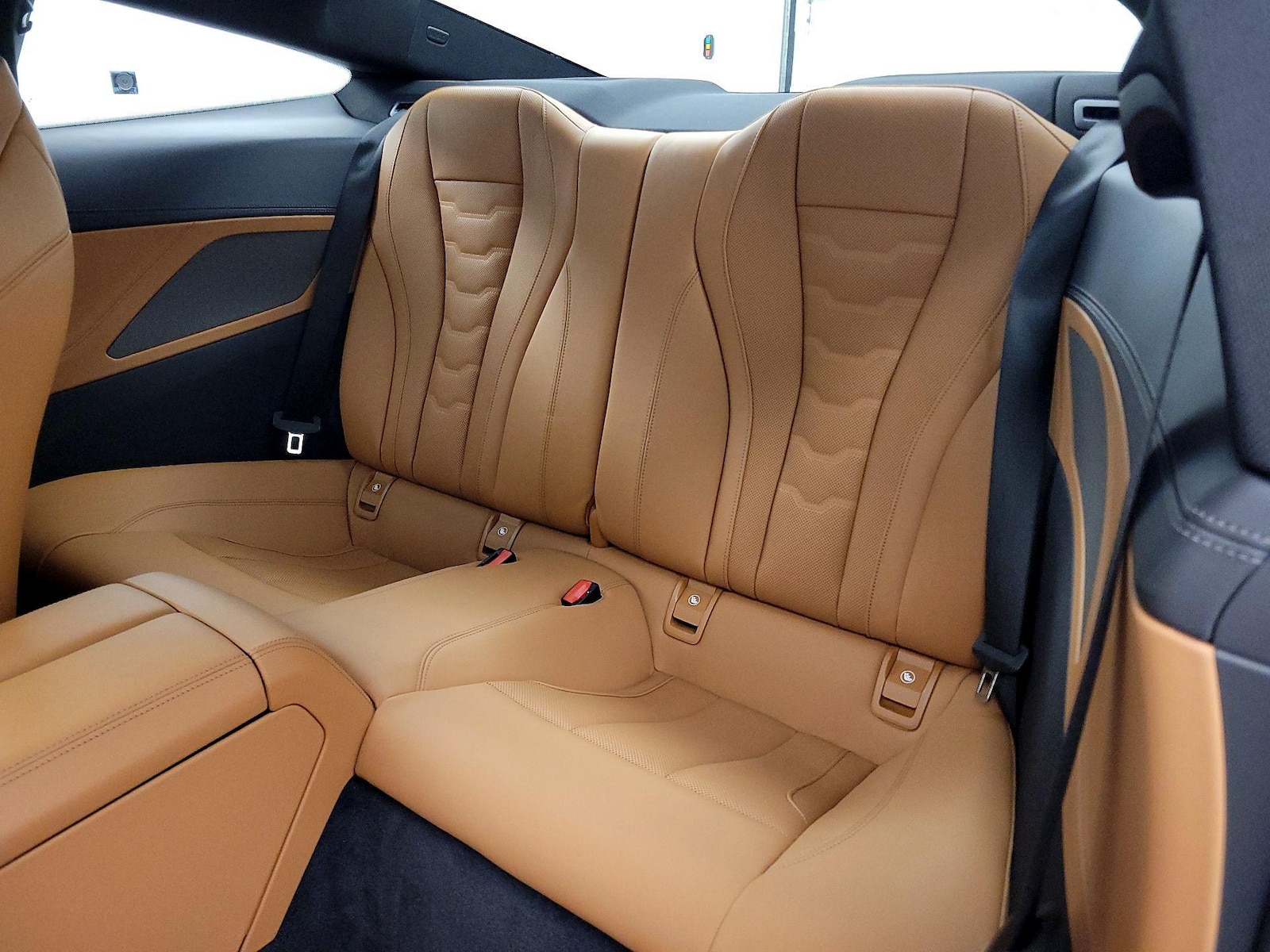 2022 BMW 8 Series M850i - Photo 21