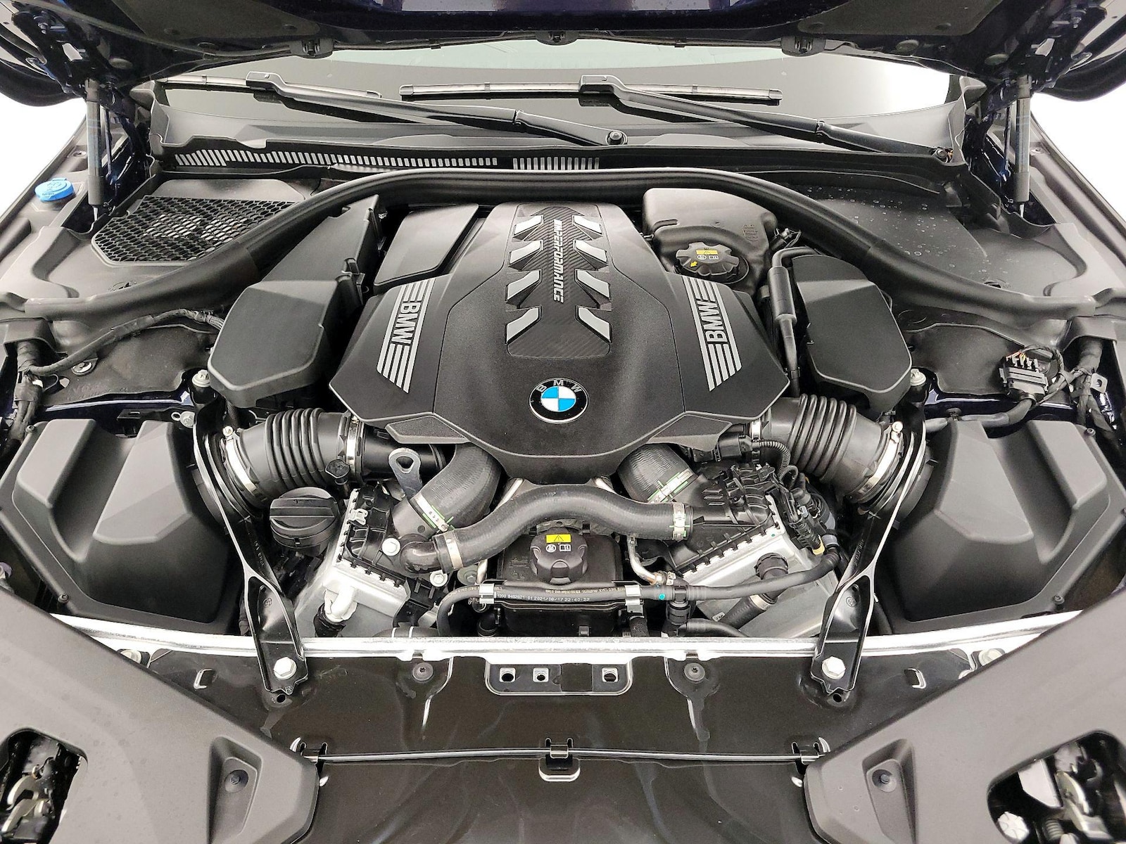 2022 BMW 8 Series M850i - Photo 23