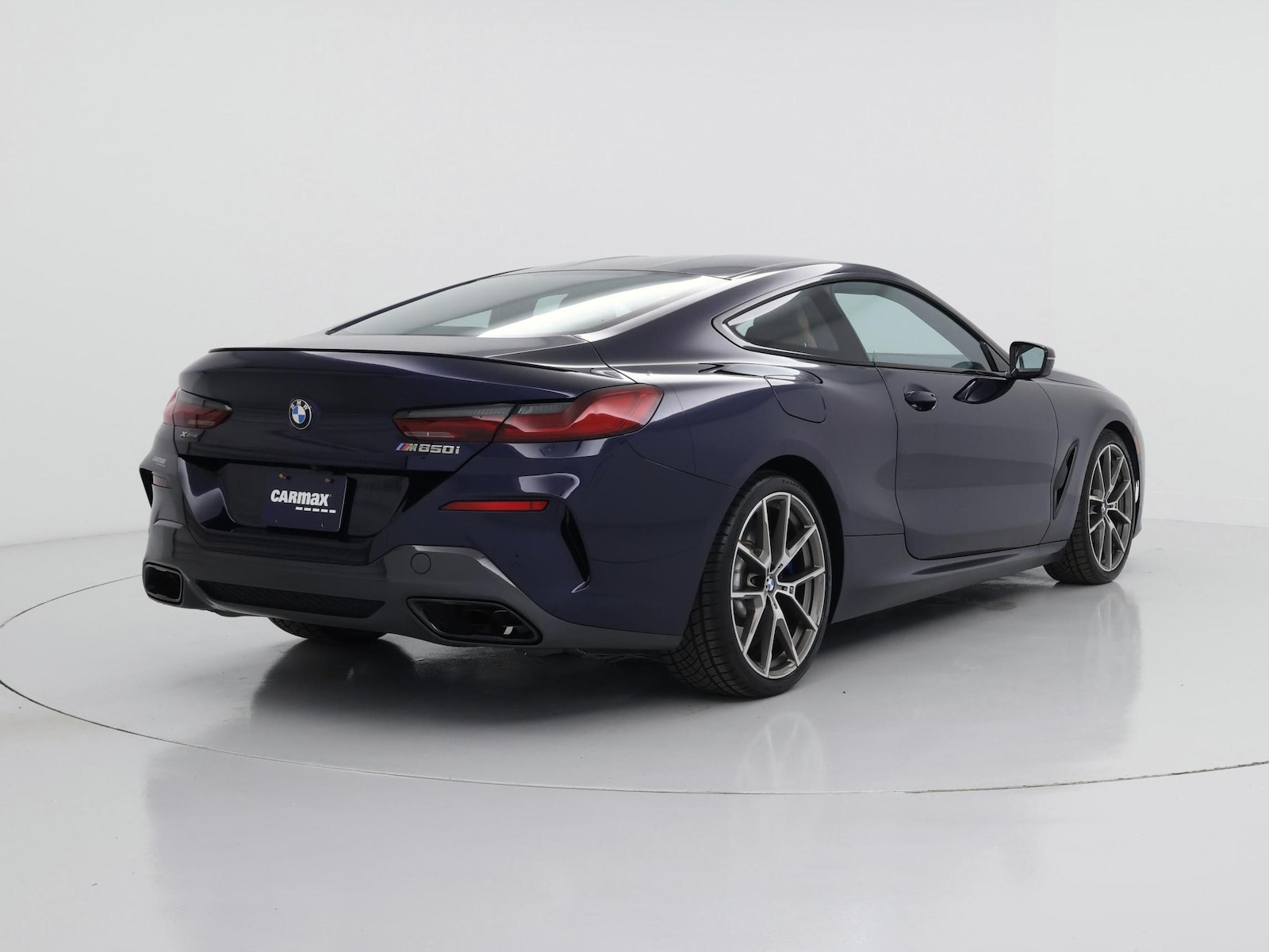 2022 BMW 8 Series M850i - Photo 9