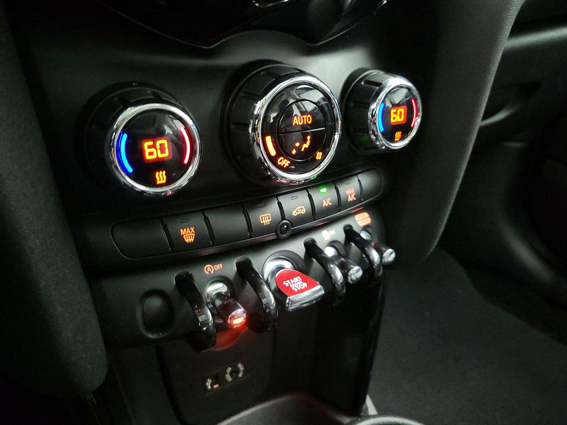 Thumbnail: 2018 MINI Cooper Hardtop - 15