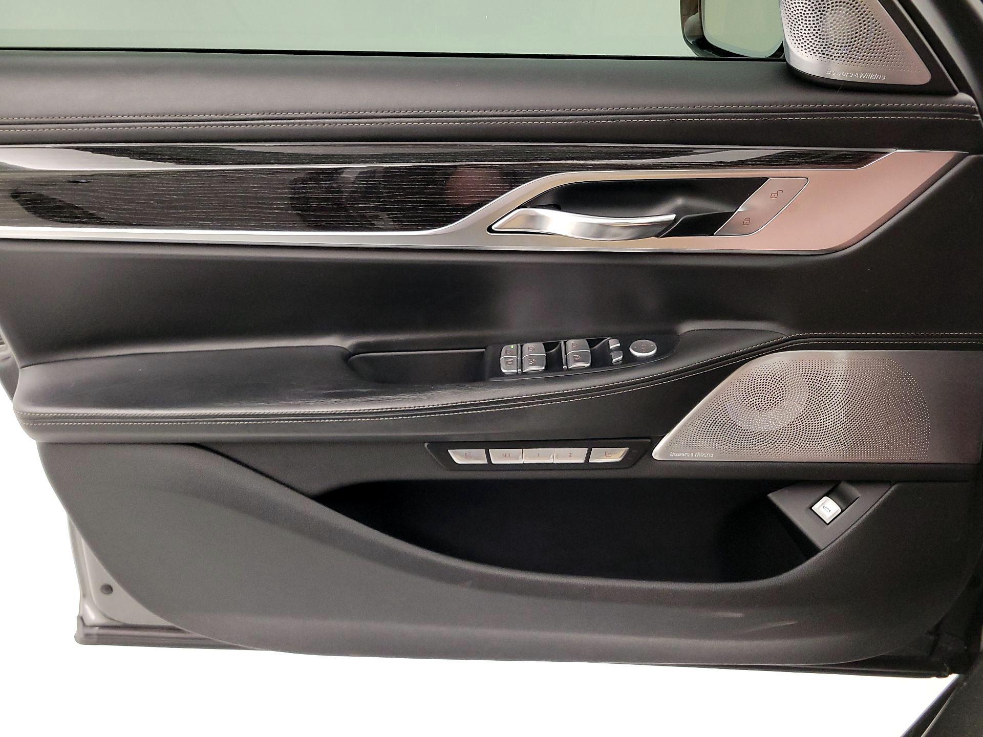 Thumbnail: 2016 BMW 7 Series - 12