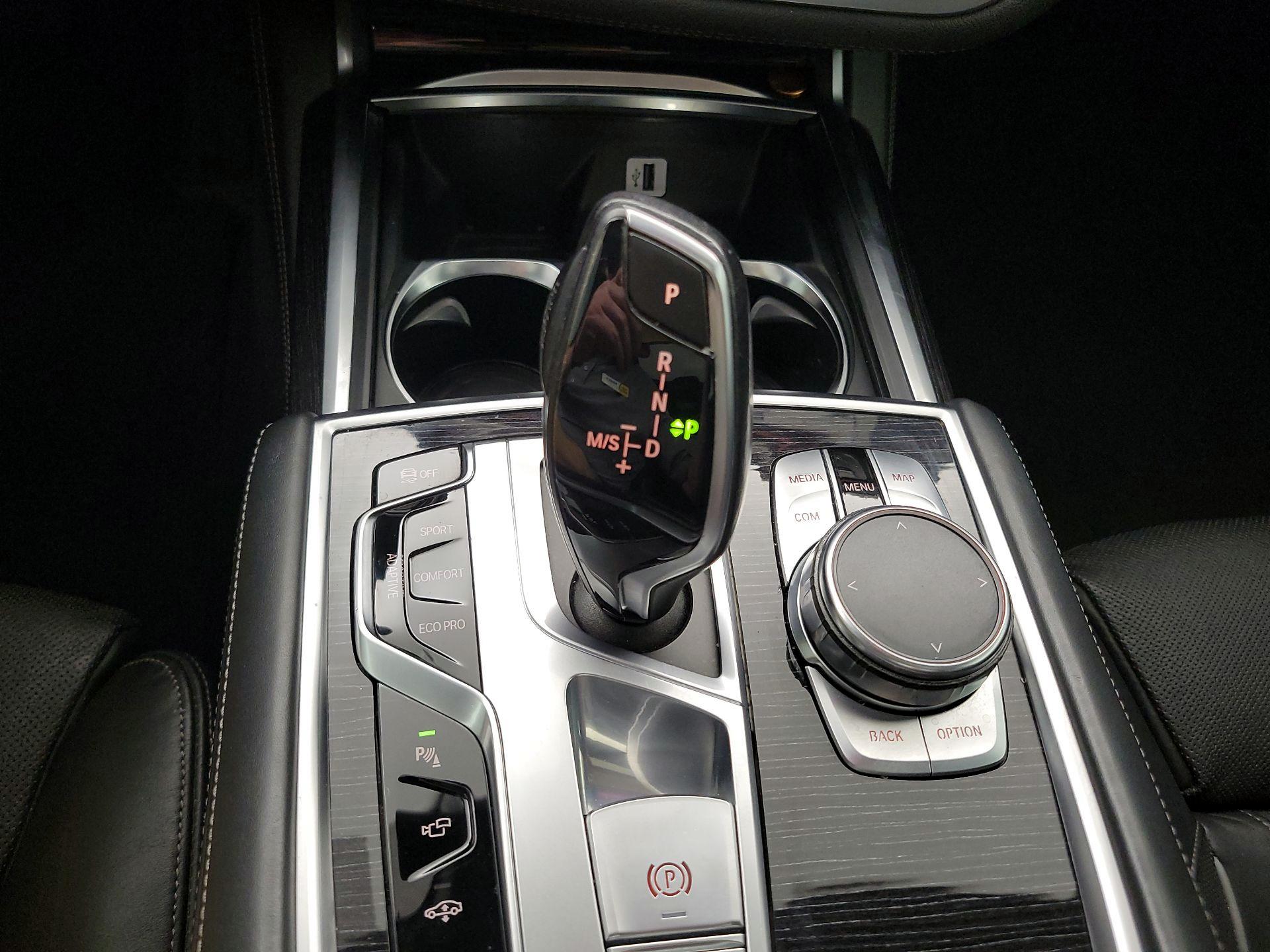 Thumbnail: 2016 BMW 7 Series - 18