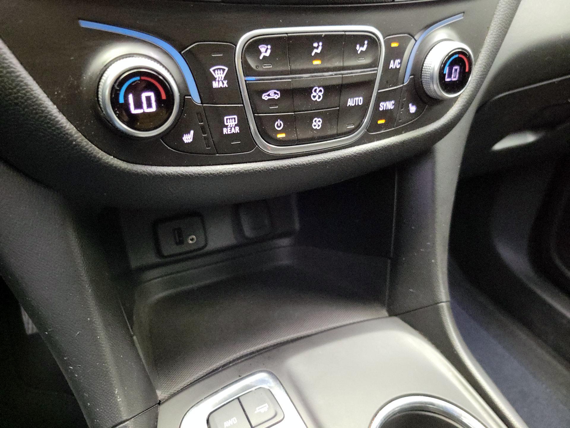 Thumbnail: 2018 Chevrolet Equinox - 16