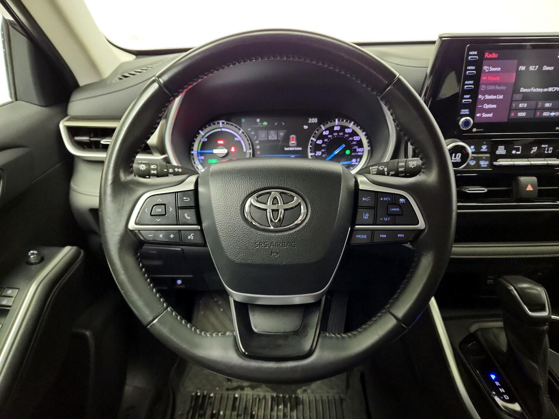 Thumbnail: 2022 Toyota Highlander - 10